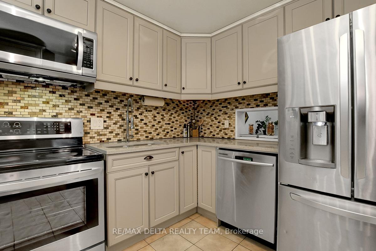 Photo 13 of Unit C, 1705 Lamoureux Drive, Ottawa, Queenswood Heights South — HOMEH