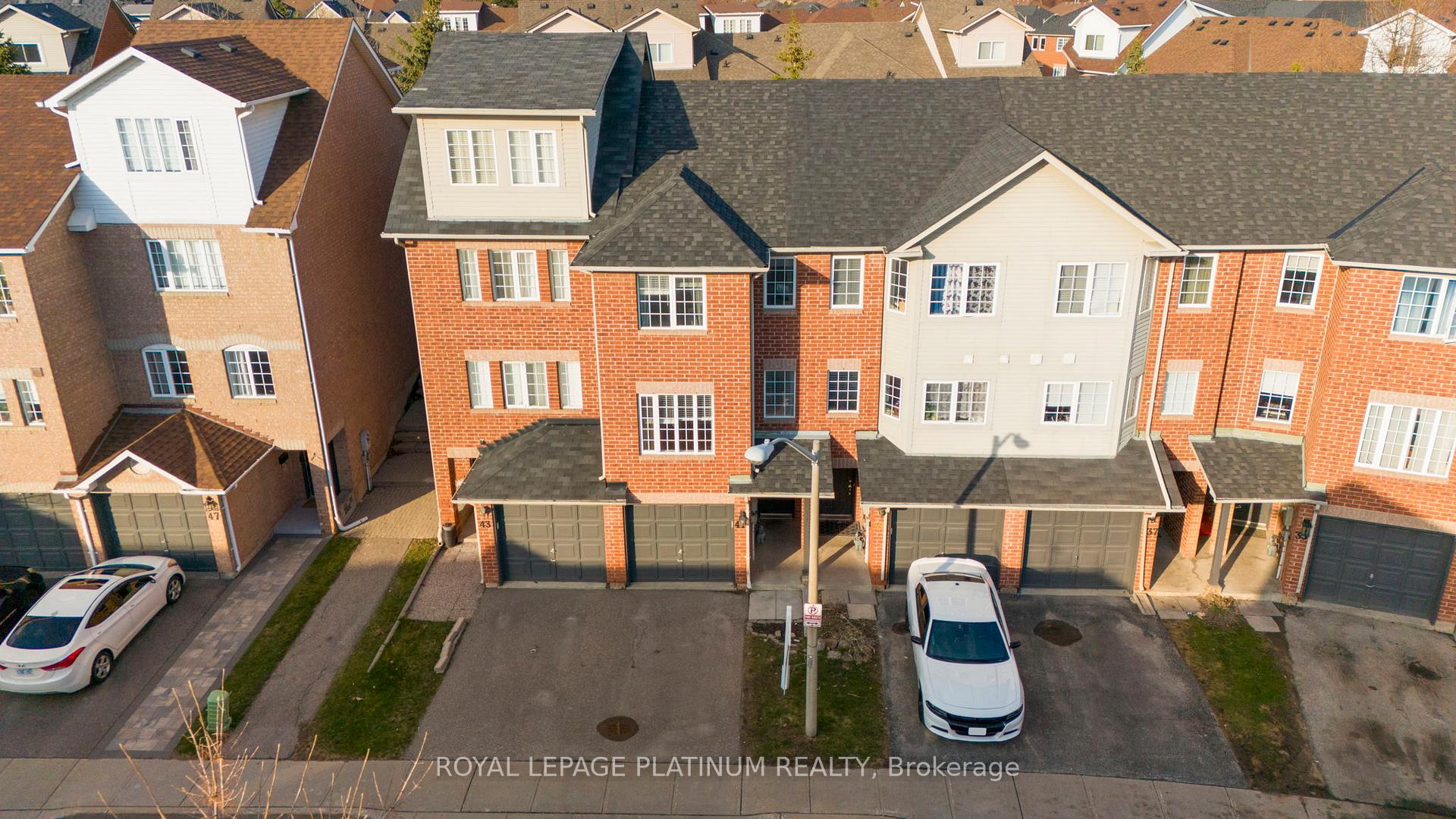 Front of 41 Spadina Road