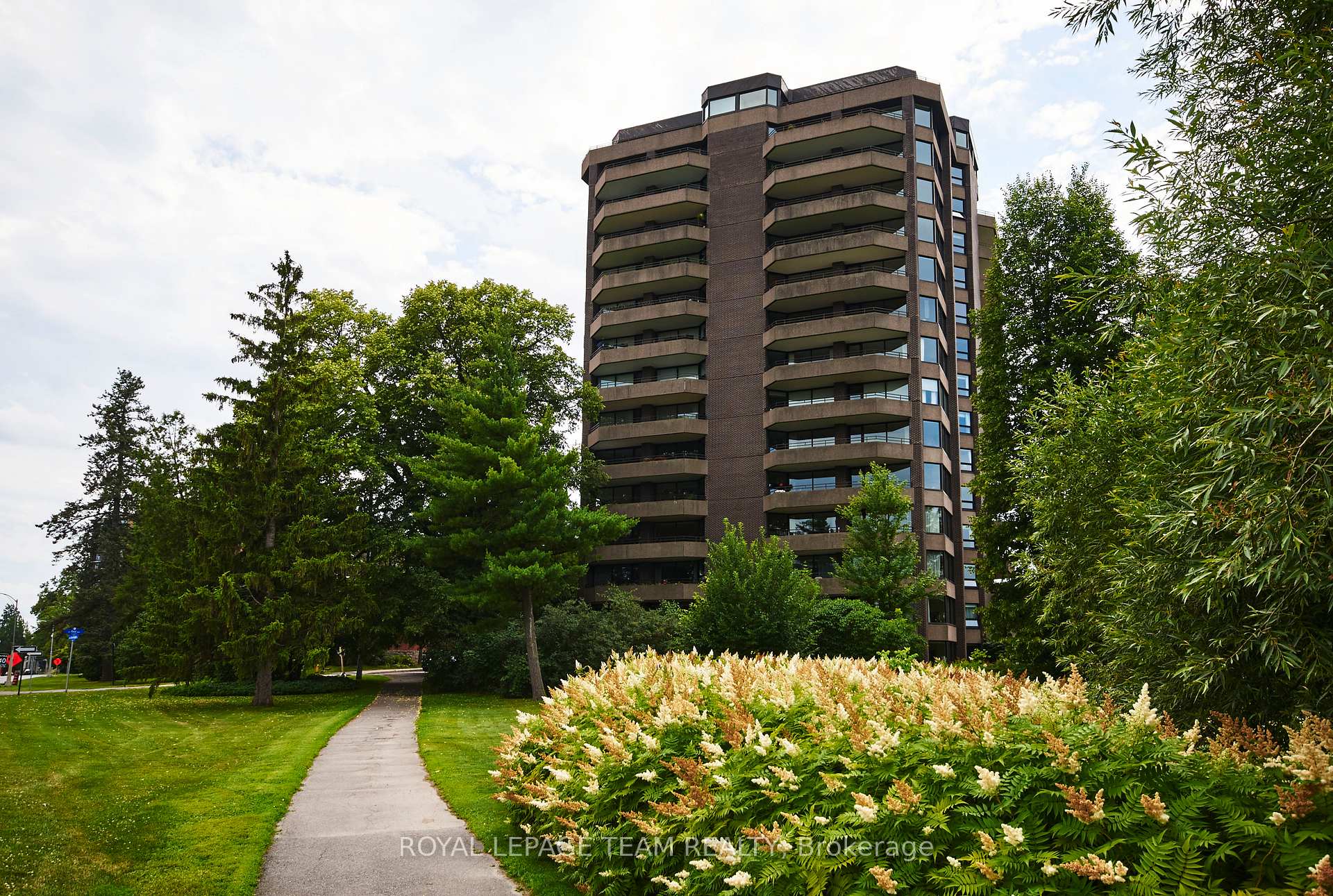 Front of Unit 3D, 300 Queen Elizabeth Drive