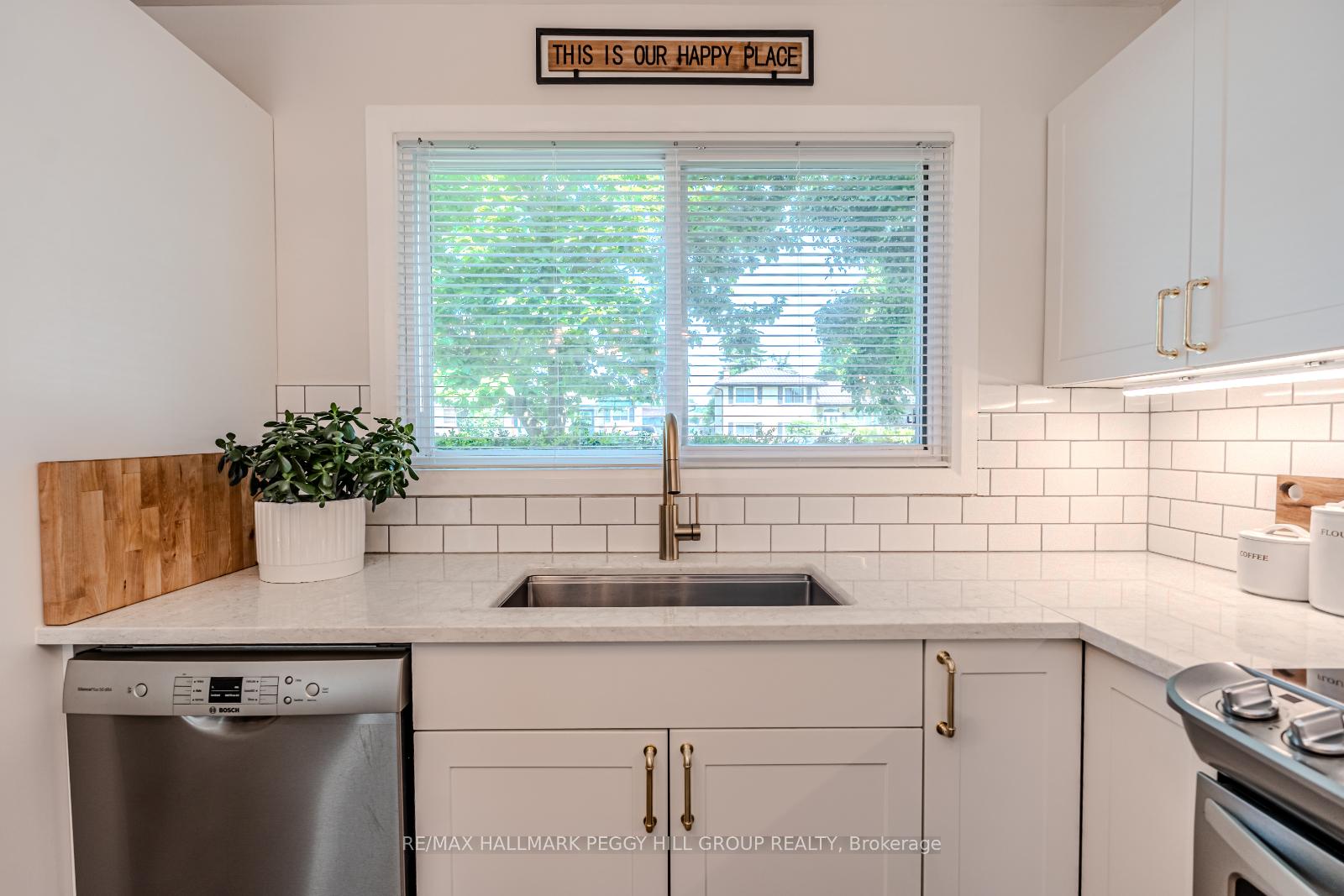 Photo 4 of 45 Ottaway Avenue, Barrie, Wellington — HOMEH