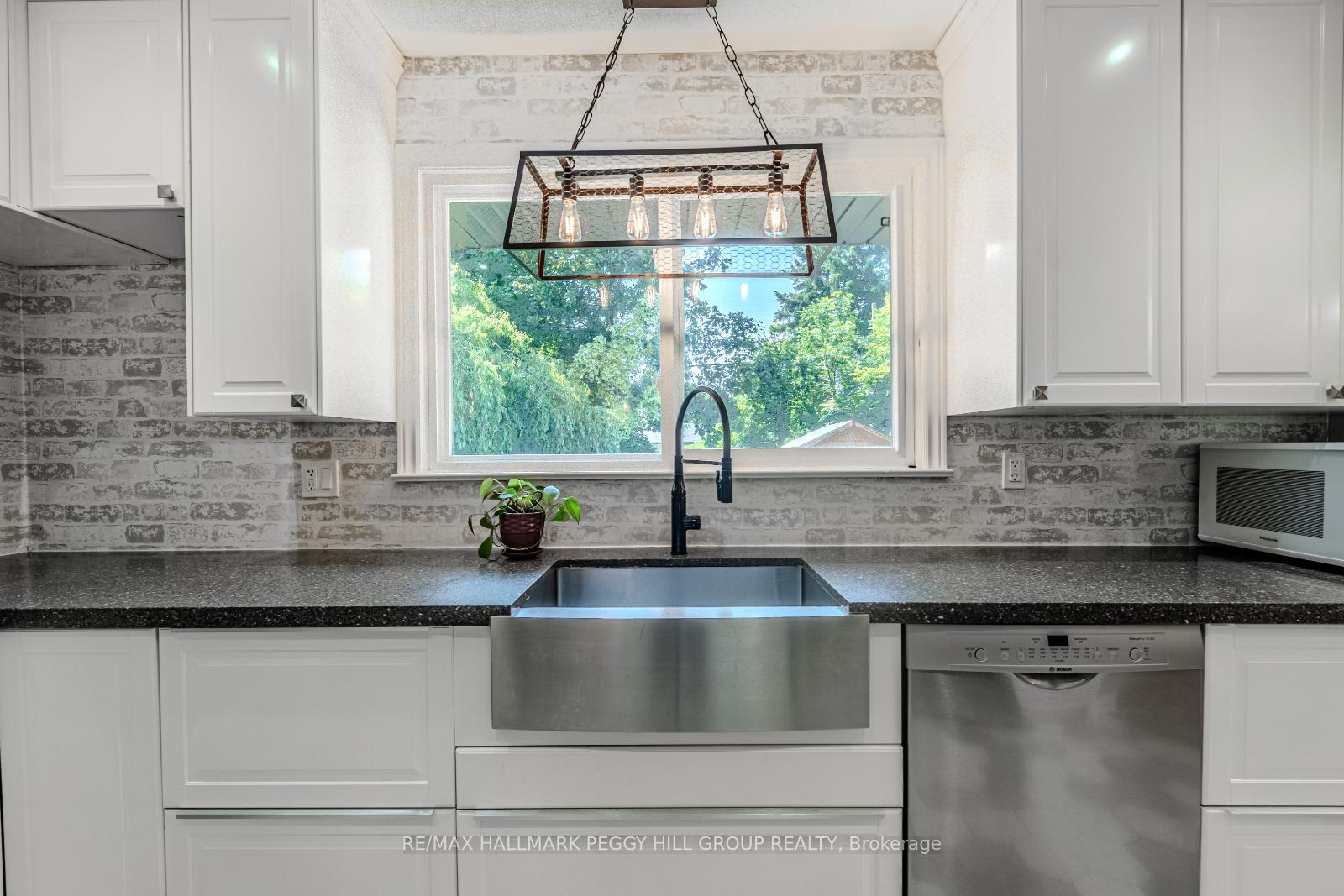 Photo 10 of 45 Ottaway Avenue, Barrie, Wellington — HOMEH