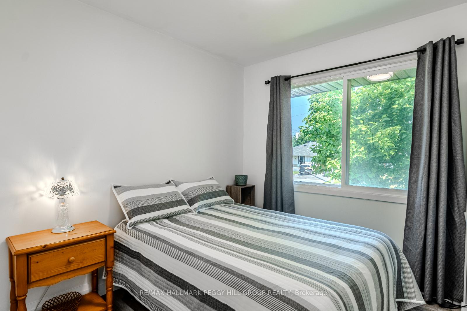 Photo 15 of 45 Ottaway Avenue, Barrie, Wellington — HOMEH