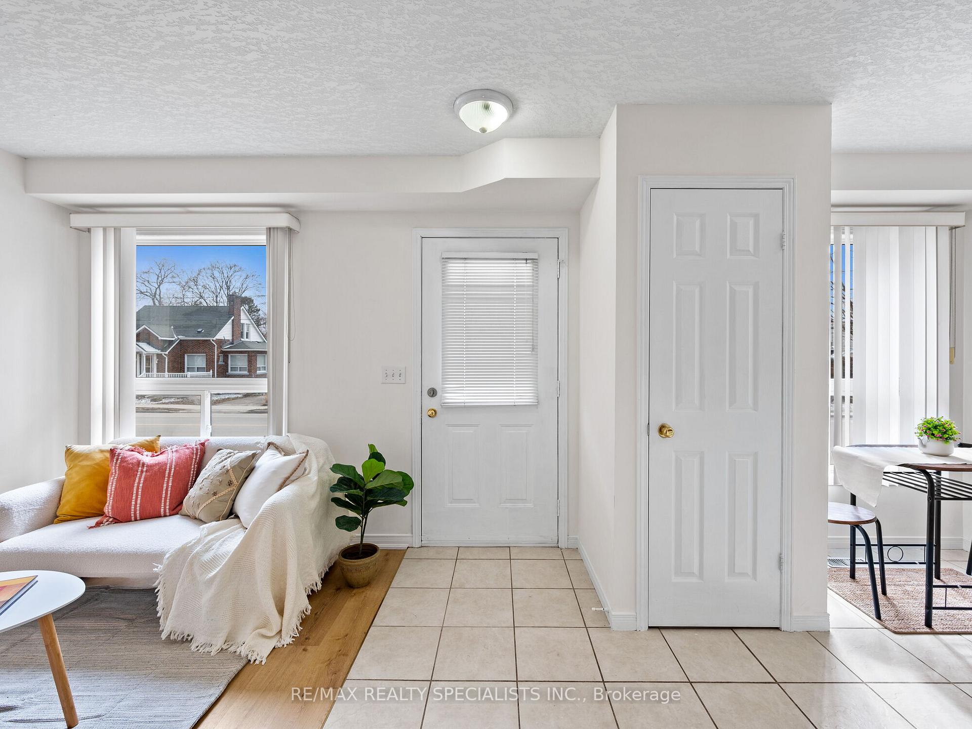 Photo 4 of Unit 1, 142 York Road, Guelph, St. Patrick's Ward — HOMEH