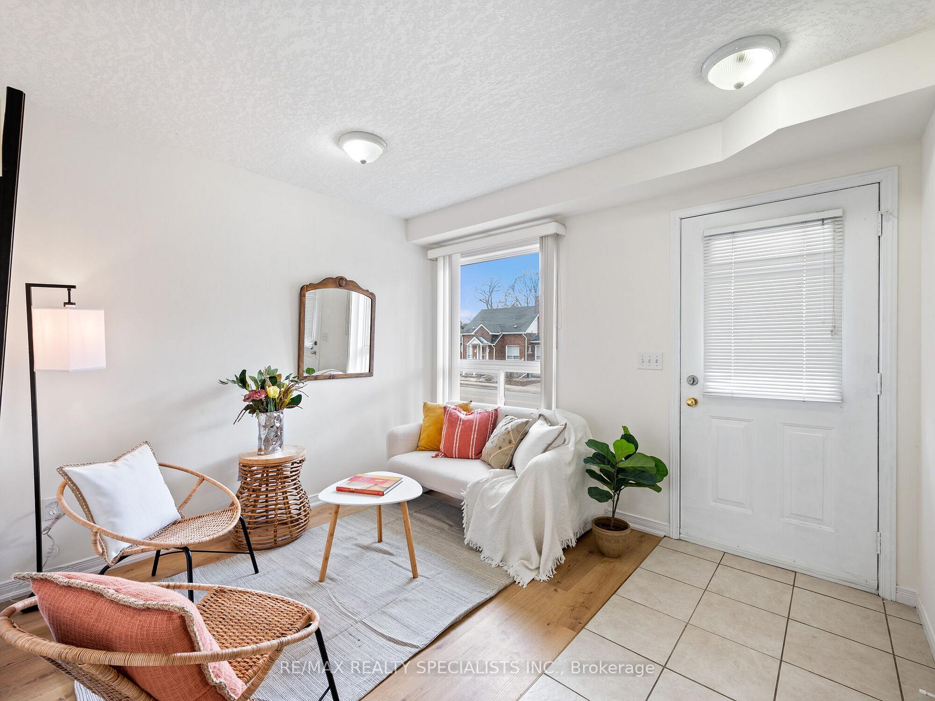 Photo 6 of Unit 1, 142 York Road, Guelph, St. Patrick's Ward — HOMEH