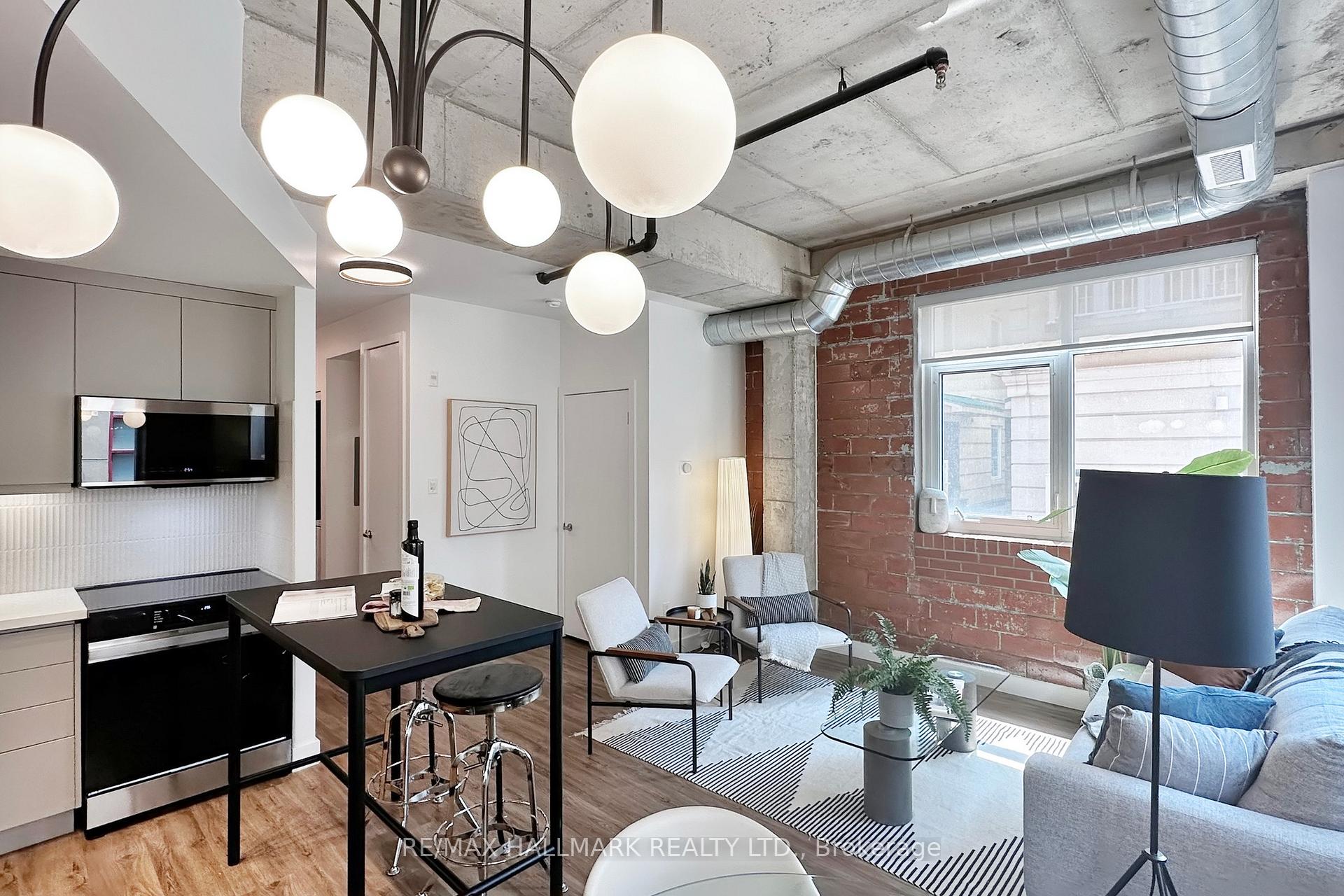 Front of Unit 206, 10 Wellesley Place
