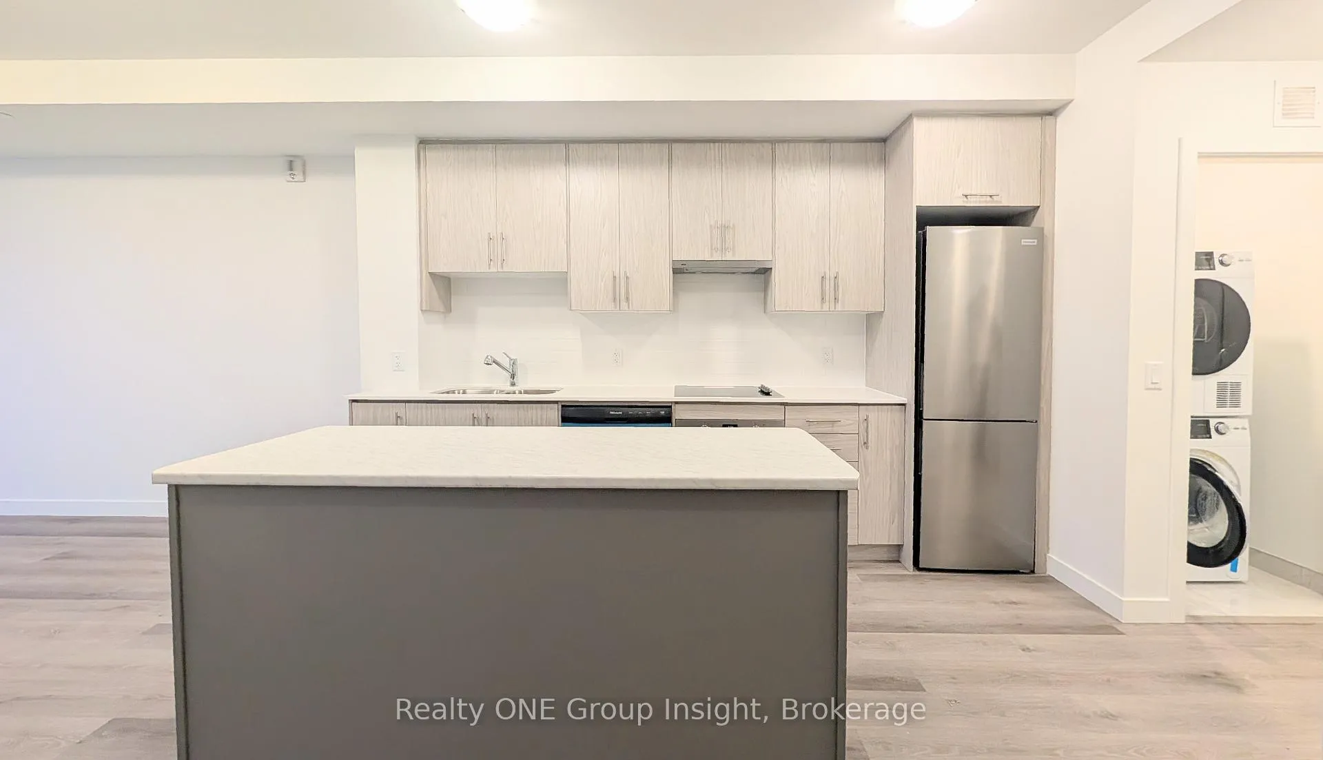 Photo 3 of Unit 526, 461 Green Road, Hamilton, Lakeshore — HOMEH
