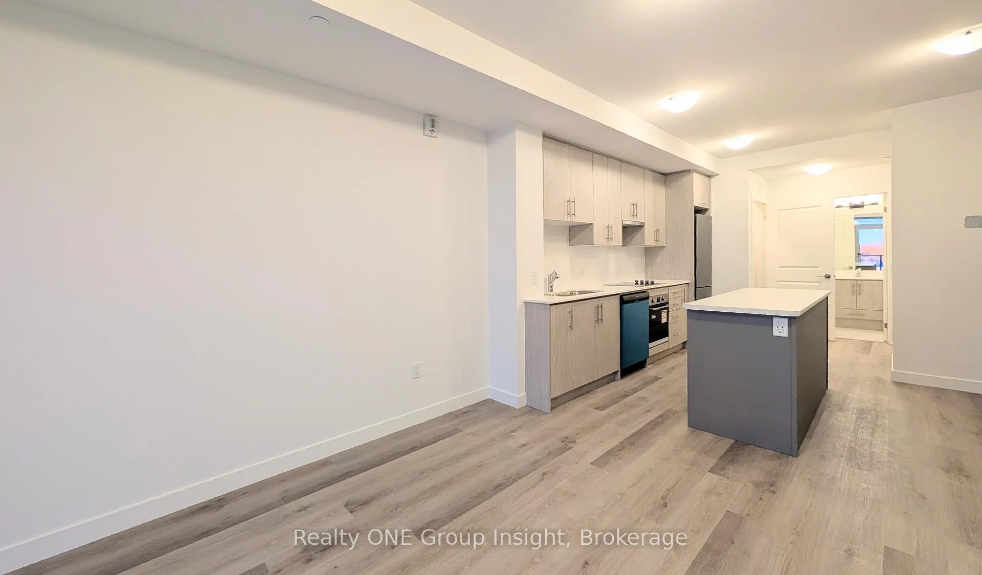 Photo 4 of Unit 526, 461 Green Road, Hamilton, Lakeshore — HOMEH