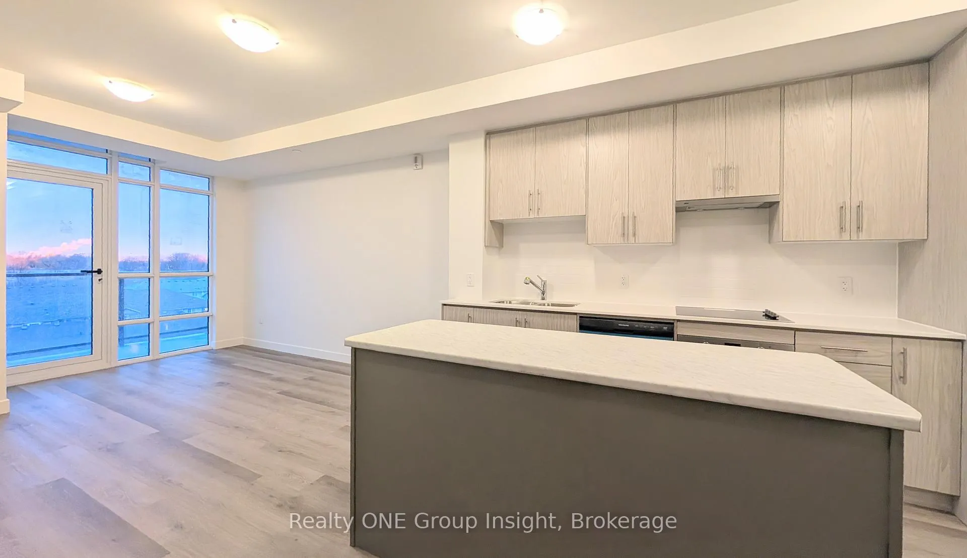 Photo 6 of Unit 526, 461 Green Road, Hamilton, Lakeshore — HOMEH