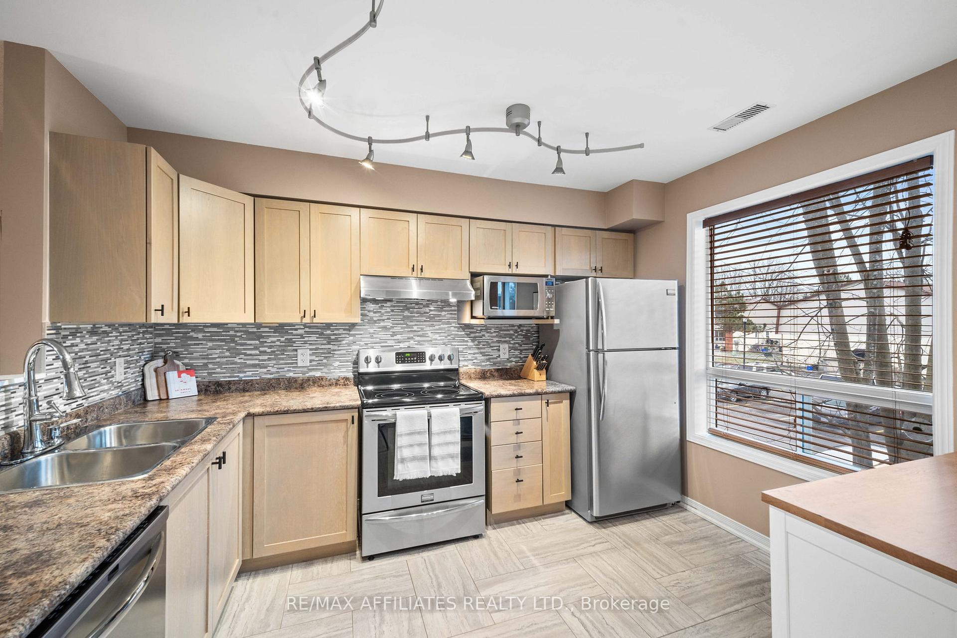 Photo 13 of Unit 10, 336 Wiffen, Ottawa, Westcliffe Estates — HOMEH