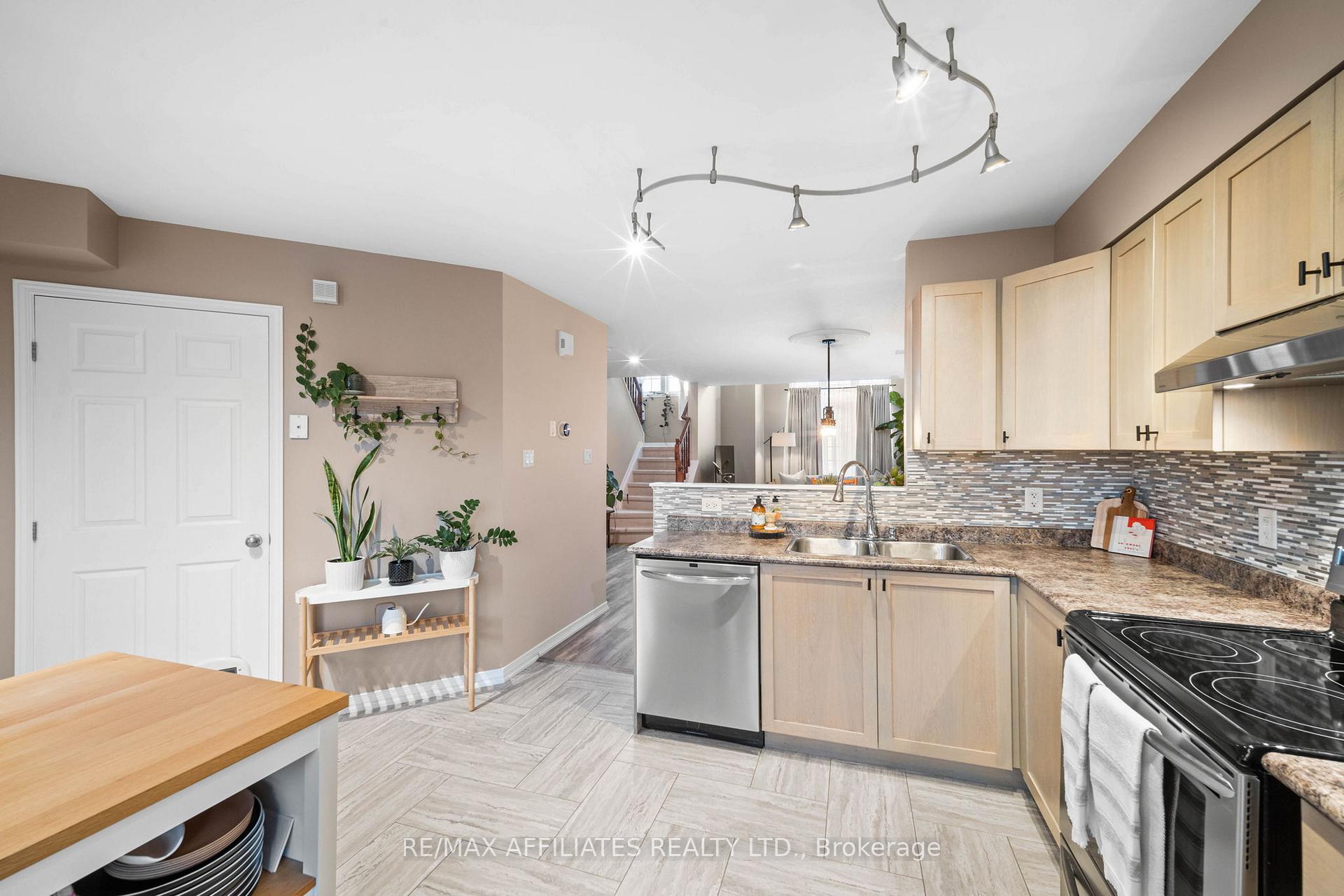 Photo 14 of Unit 10, 336 Wiffen, Ottawa, Westcliffe Estates — HOMEH