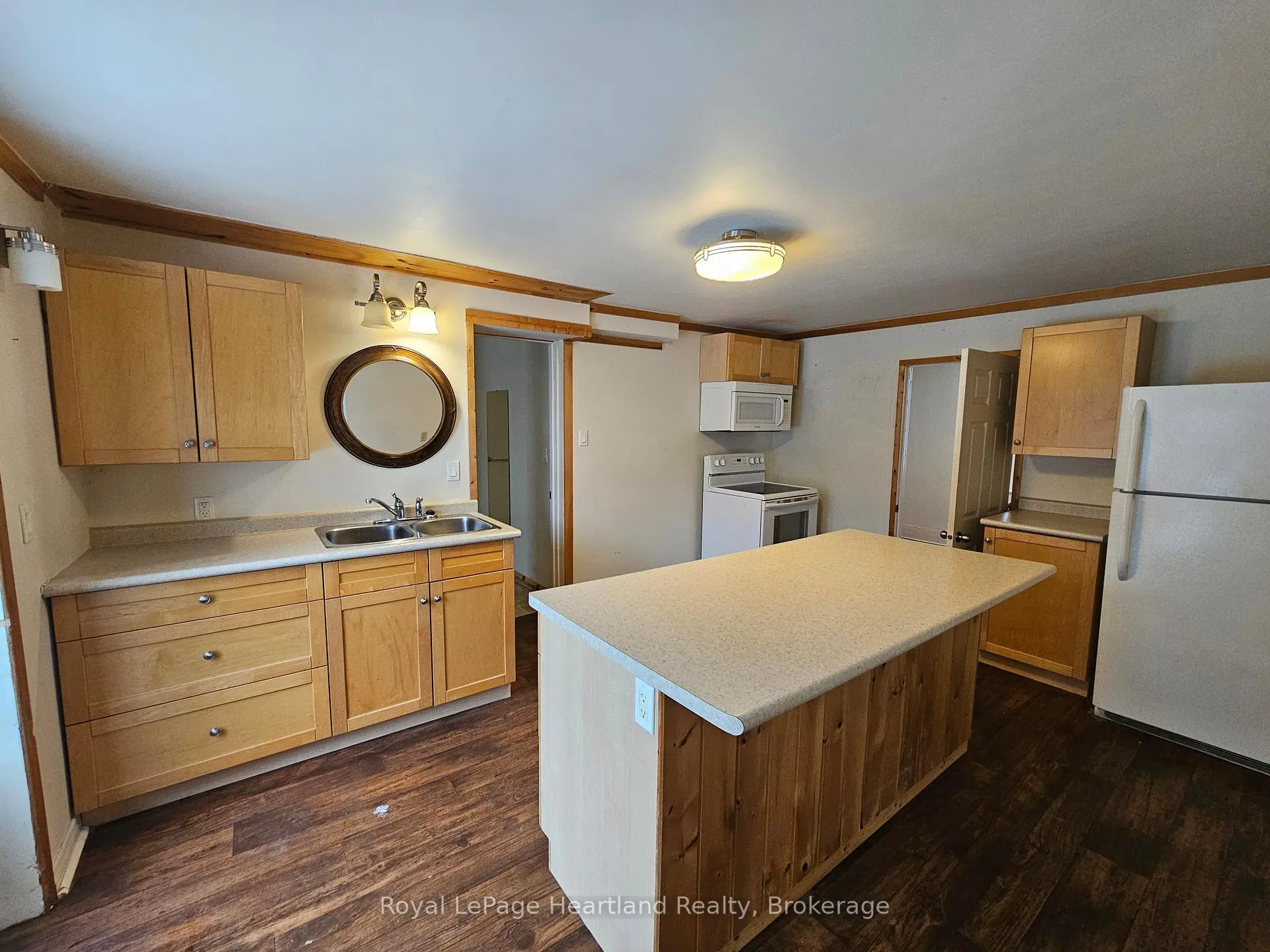 Photo 4 of 43 Trafalgar Street, Goderich, Goderich (Town) — HOMEH
