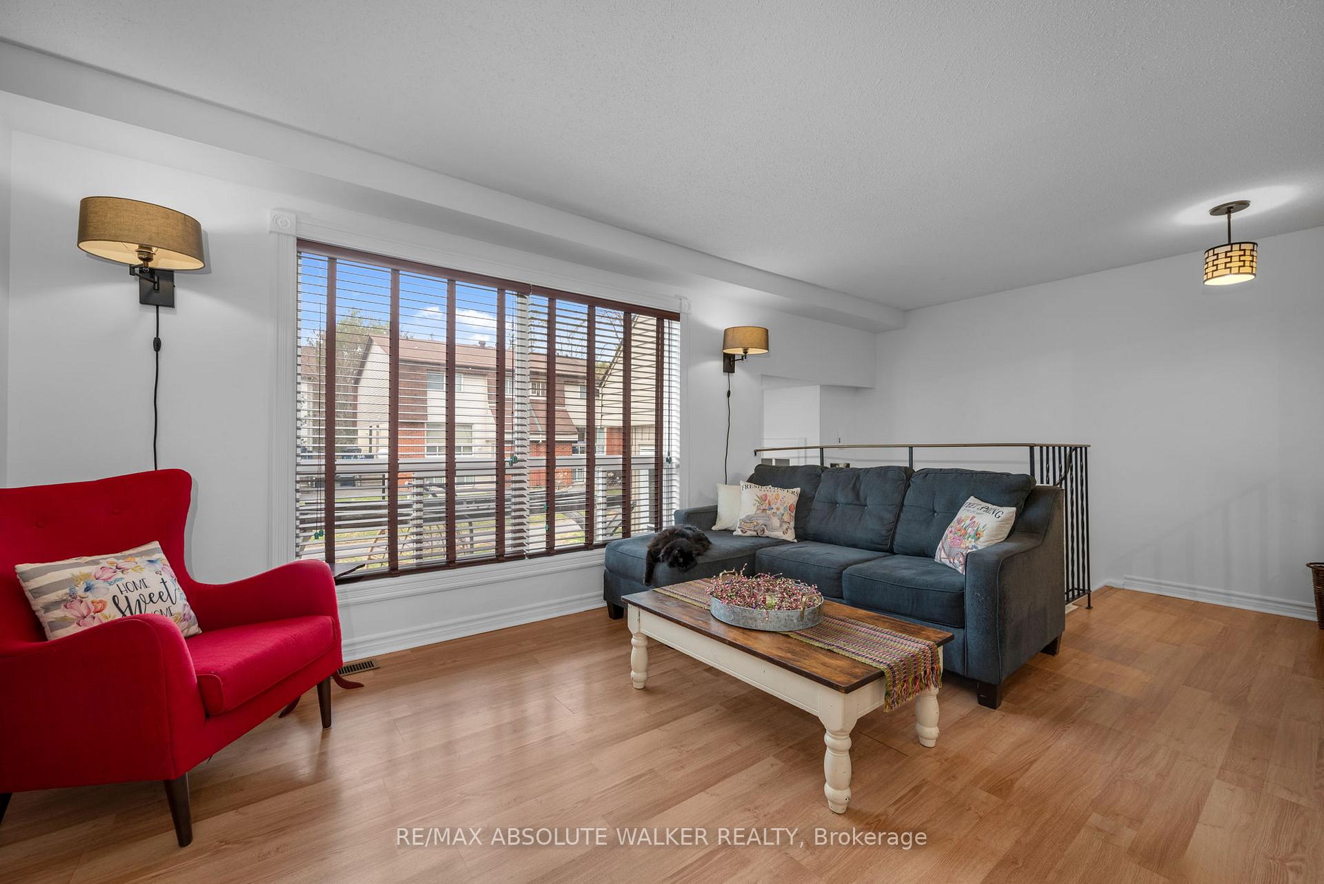 Photo 4 of 18D Sonnet Crescent, Ottawa, Westcliffe Estates — HOMEH
