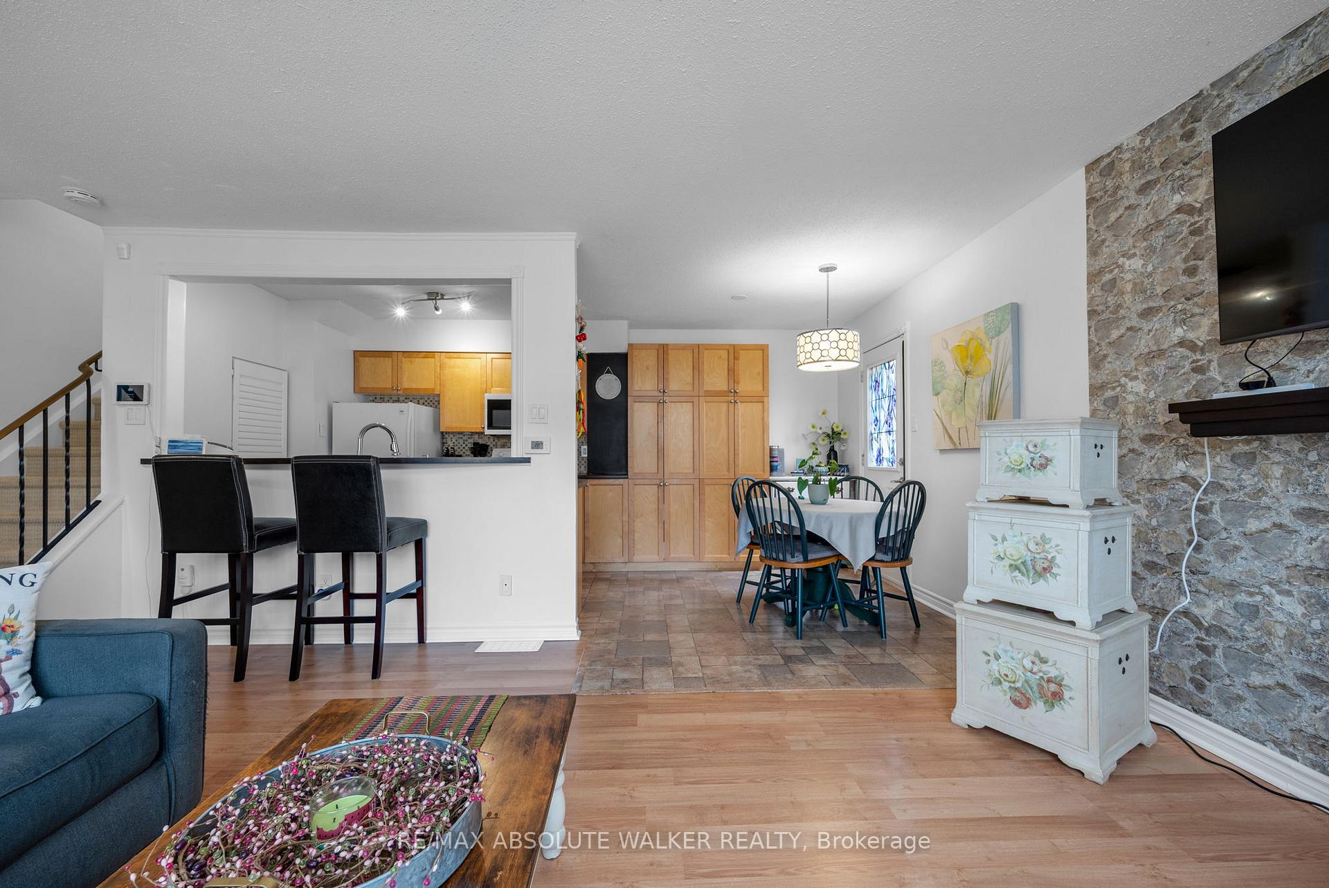 Photo 7 of 18D Sonnet Crescent, Ottawa, Westcliffe Estates — HOMEH