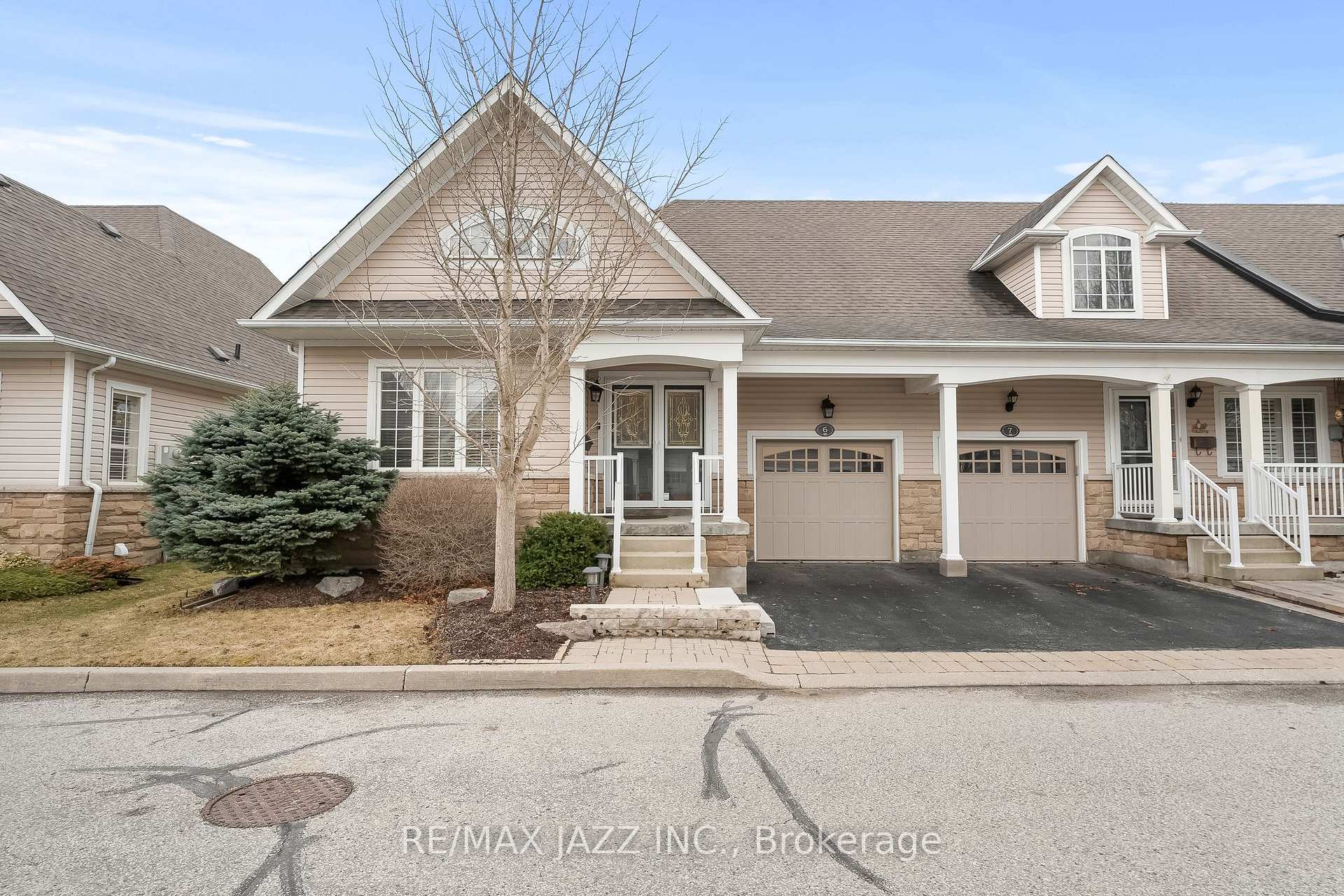Photo 1 of Unit 6, 350 Lakebreeze Drive, Clarington, Newcastle — HOMEH