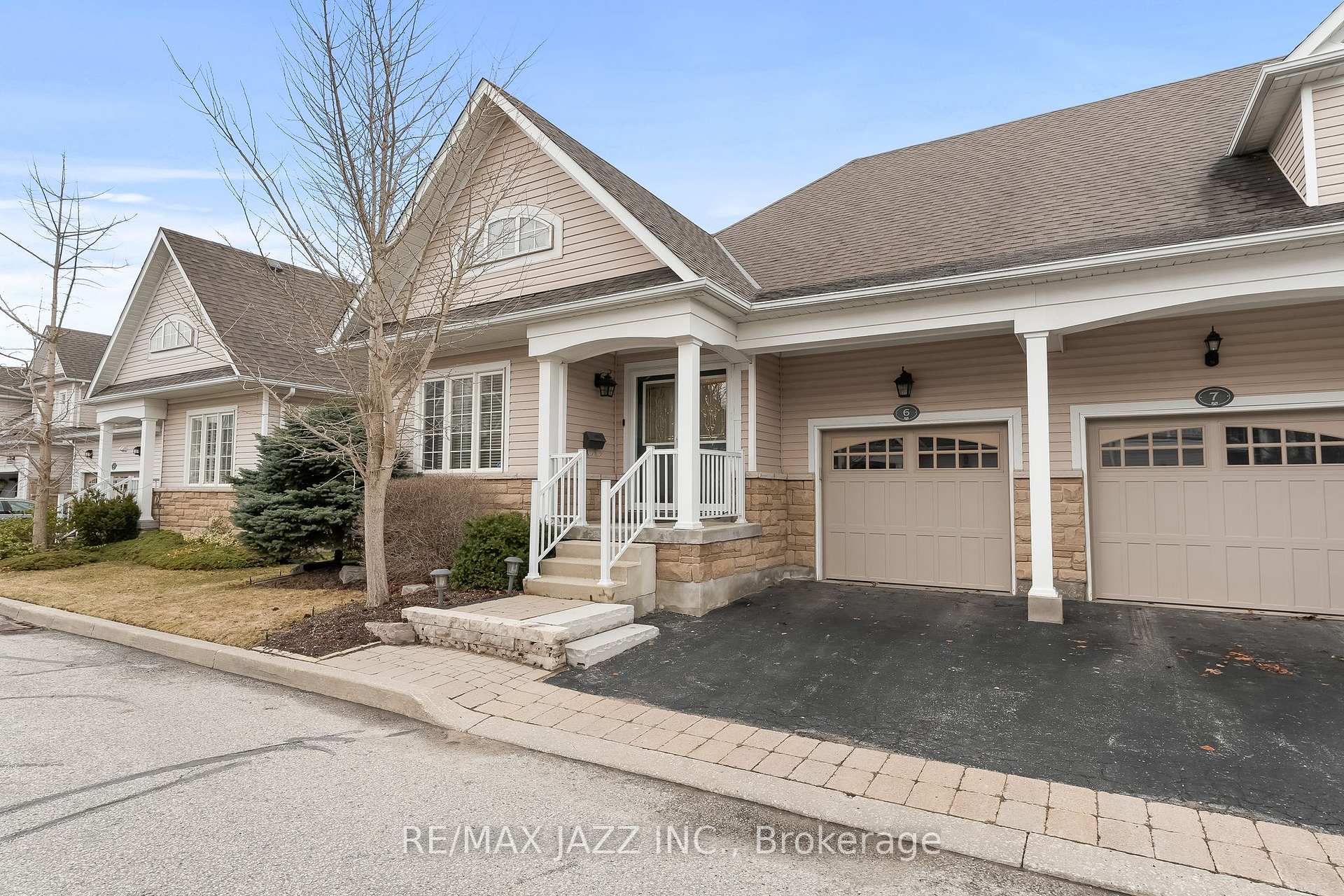 Photo 2 of Unit 6, 350 Lakebreeze Drive, Clarington, Newcastle — HOMEH