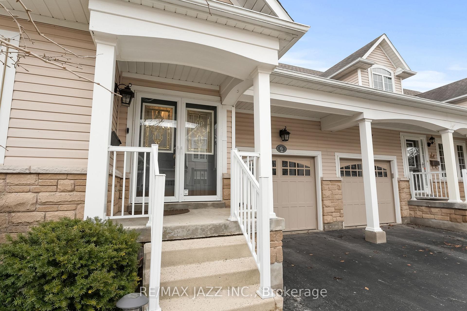 Photo 3 of Unit 6, 350 Lakebreeze Drive, Clarington, Newcastle — HOMEH