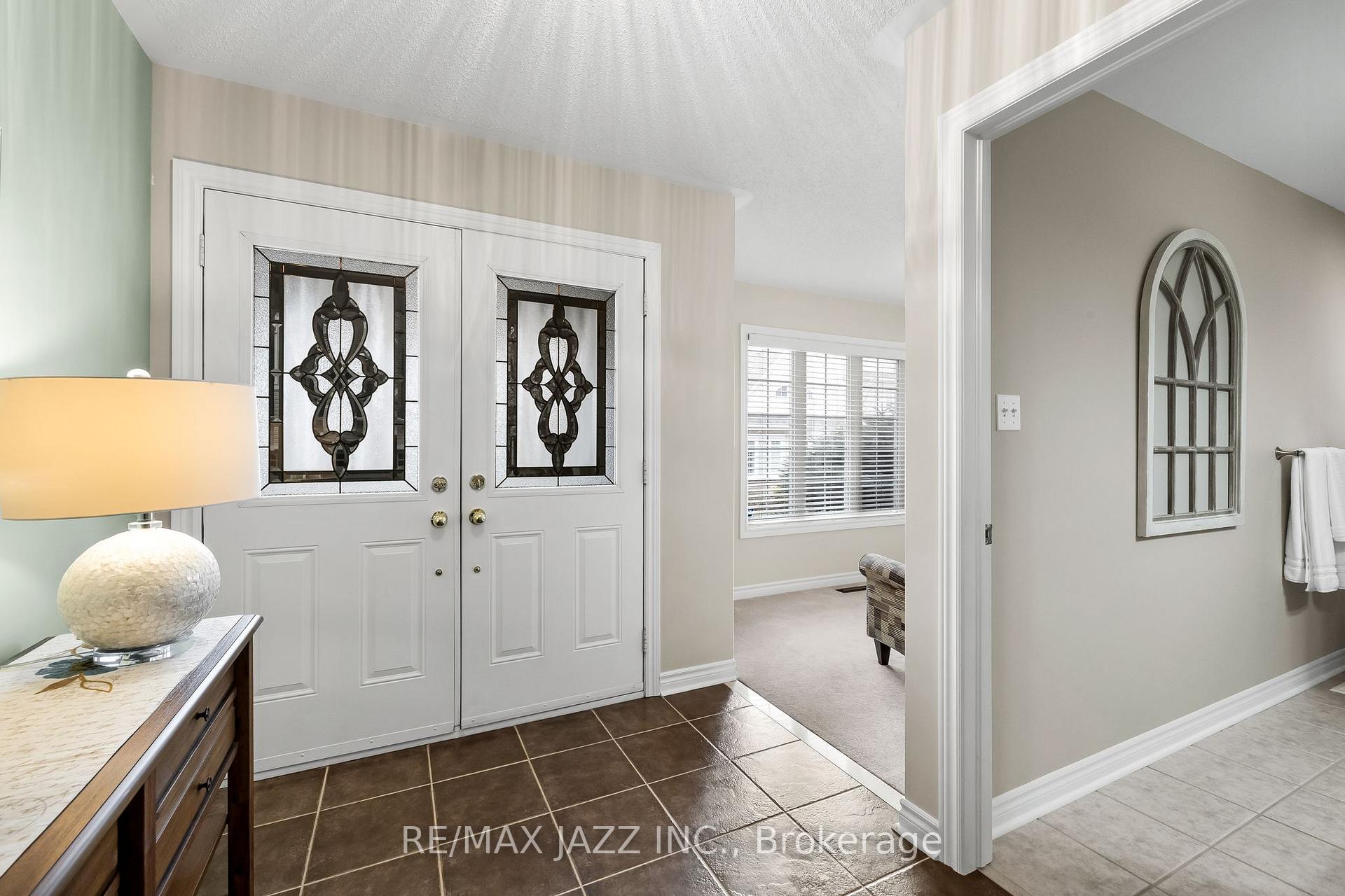 Photo 5 of Unit 6, 350 Lakebreeze Drive, Clarington, Newcastle — HOMEH