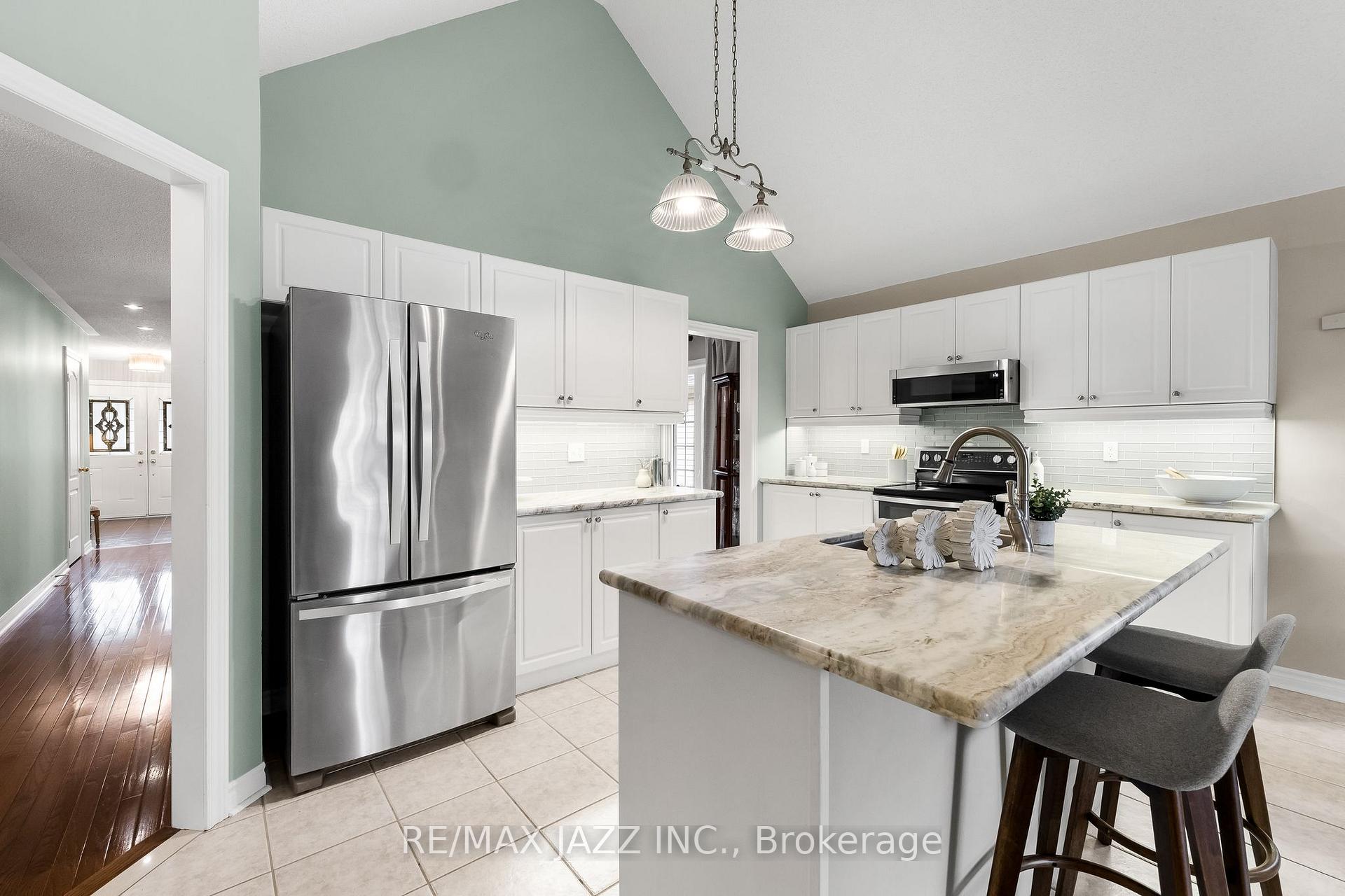 Photo 13 of Unit 6, 350 Lakebreeze Drive, Clarington, Newcastle — HOMEH