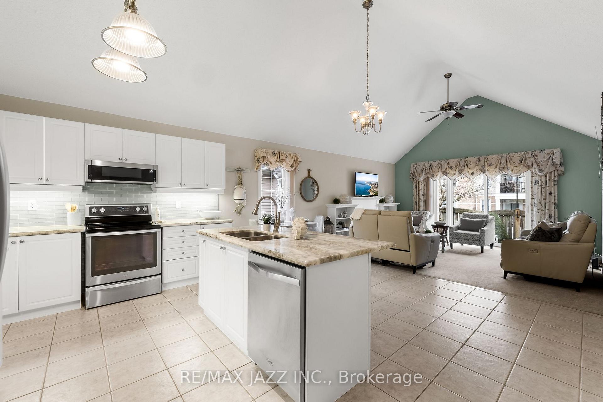 Photo 14 of Unit 6, 350 Lakebreeze Drive, Clarington, Newcastle — HOMEH