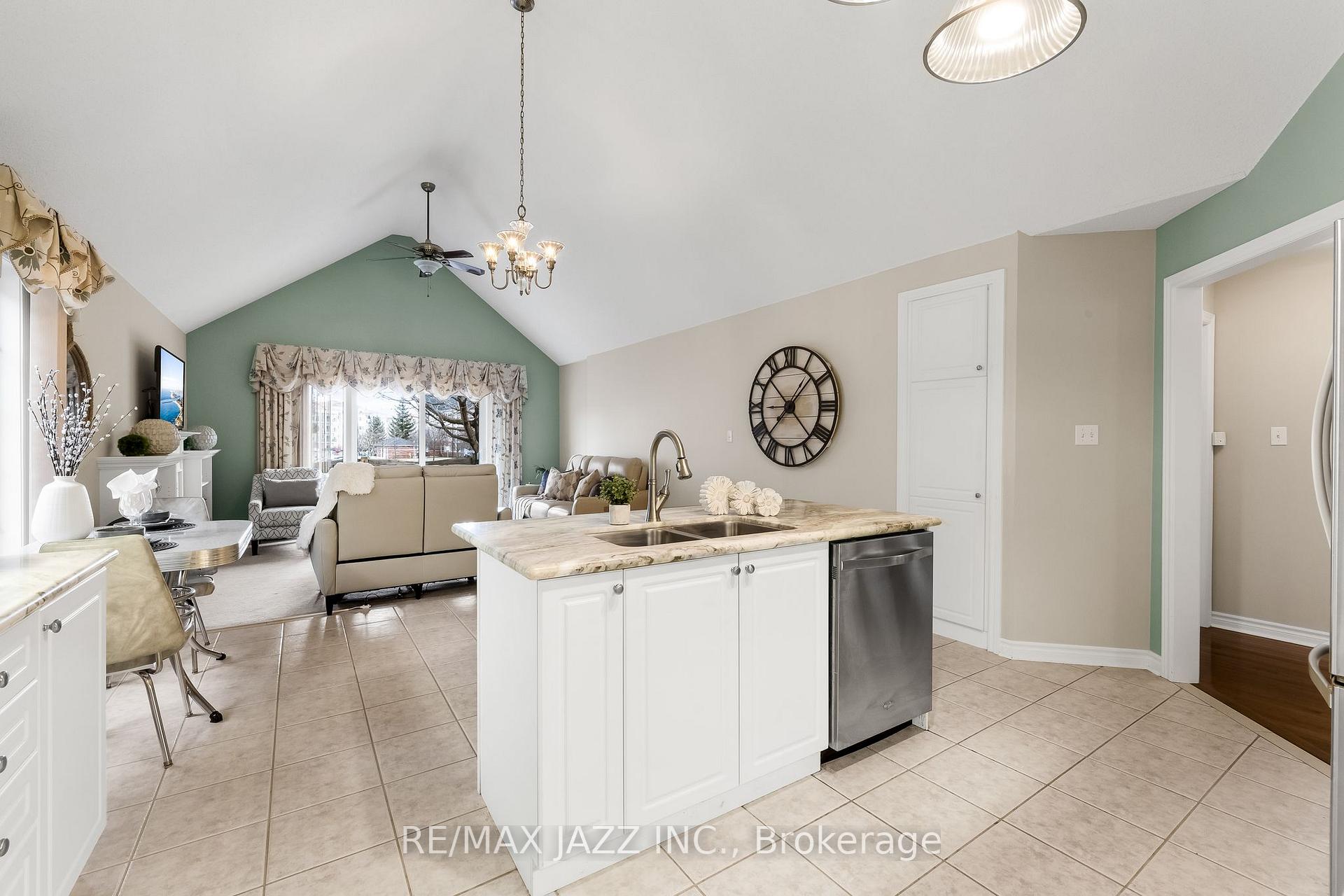 Photo 15 of Unit 6, 350 Lakebreeze Drive, Clarington, Newcastle — HOMEH