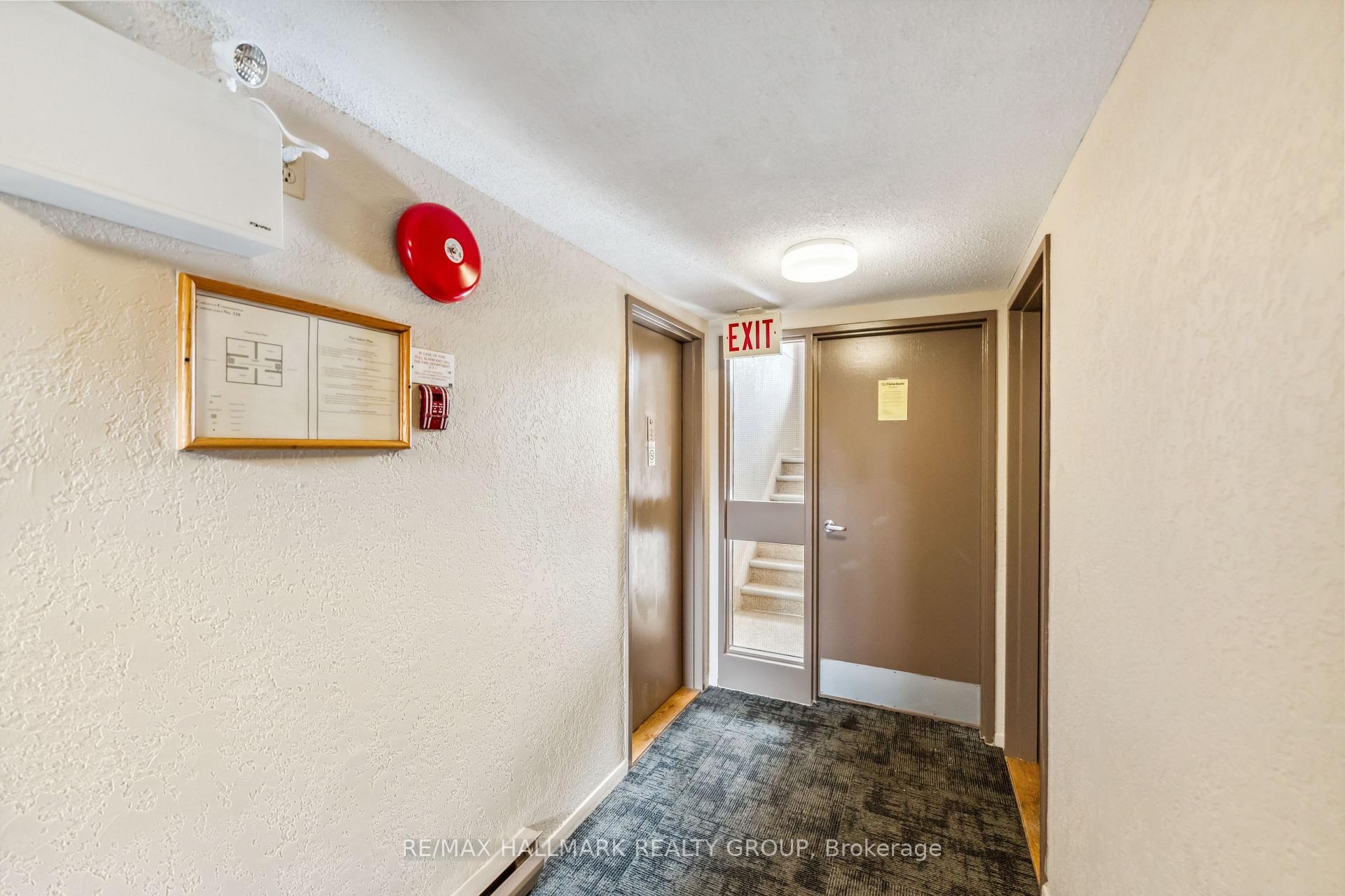 Photo 2 of Unit 2, 20 Sweetbriar Circle, Ottawa, Barrhaven - Pheasant Run — HOMEH