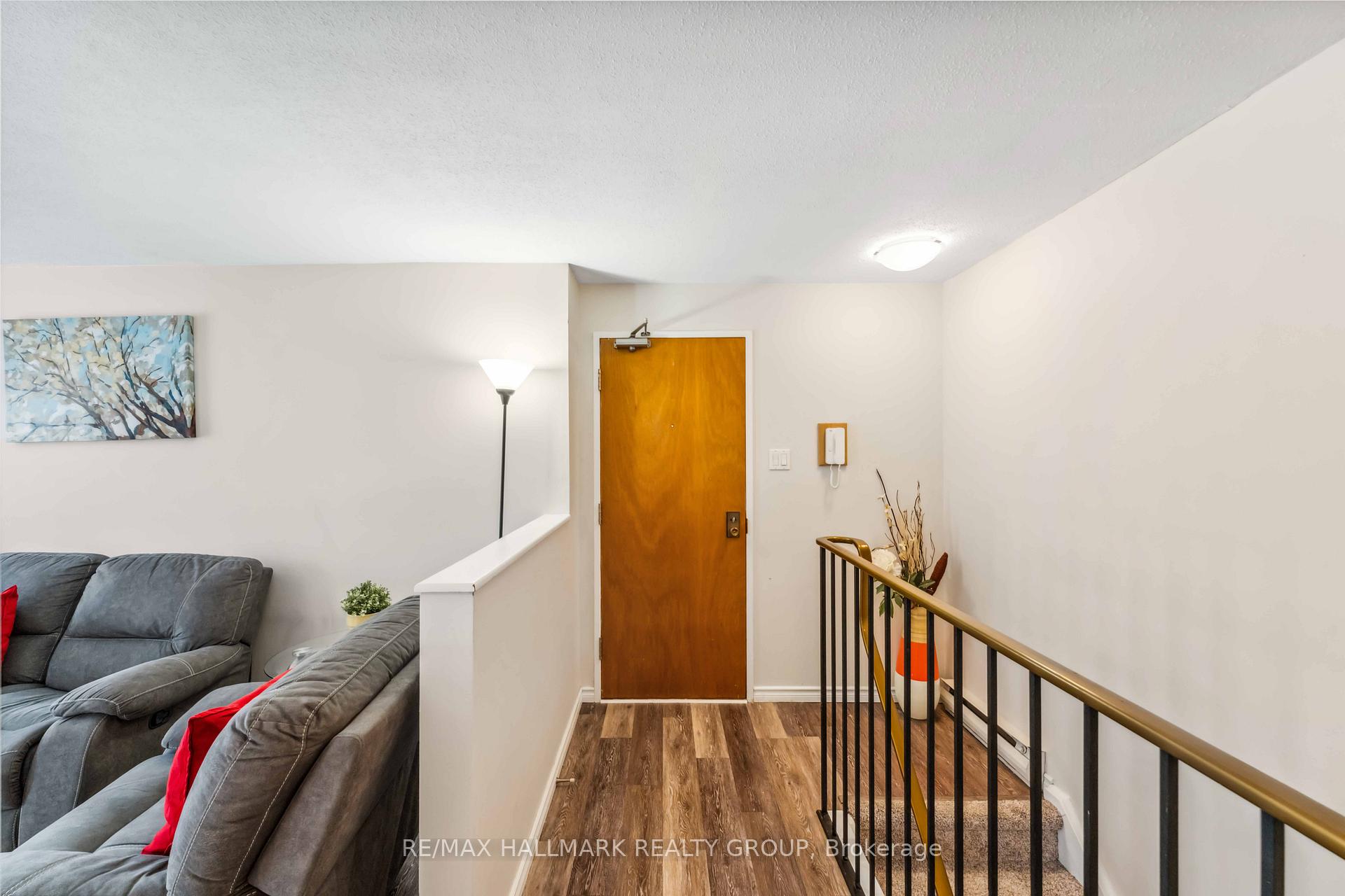 Photo 4 of Unit 2, 20 Sweetbriar Circle, Ottawa, Barrhaven - Pheasant Run — HOMEH