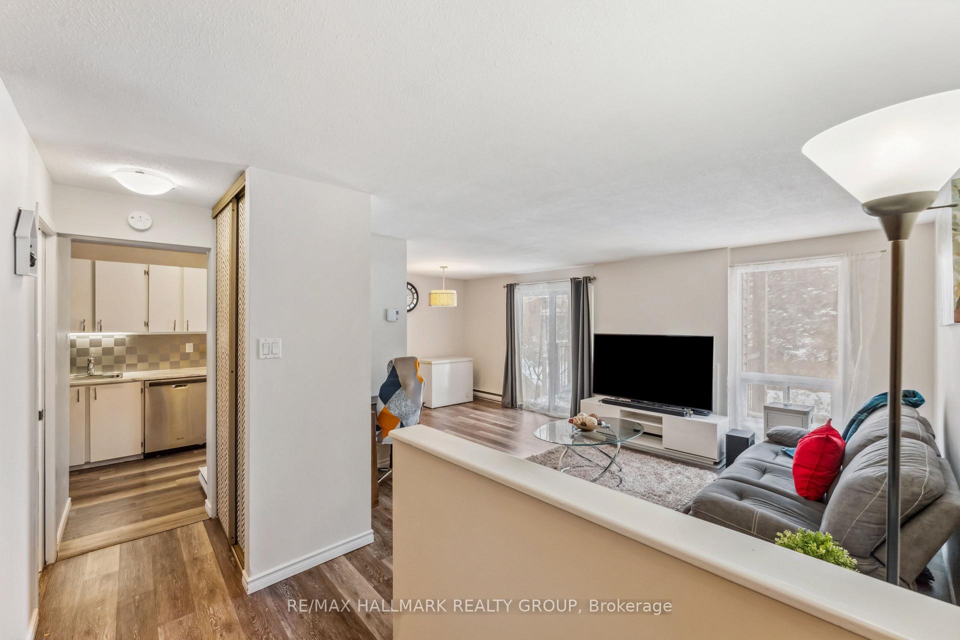 Photo 5 of Unit 2, 20 Sweetbriar Circle, Ottawa, Barrhaven - Pheasant Run — HOMEH