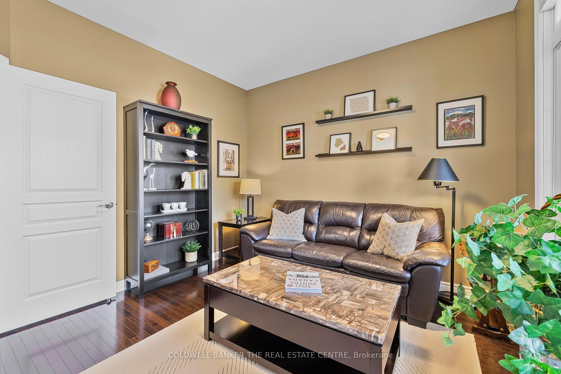 Photo 4 of 180 Tonner Crescent, Aurora, Bayview Northeast — HOMEH