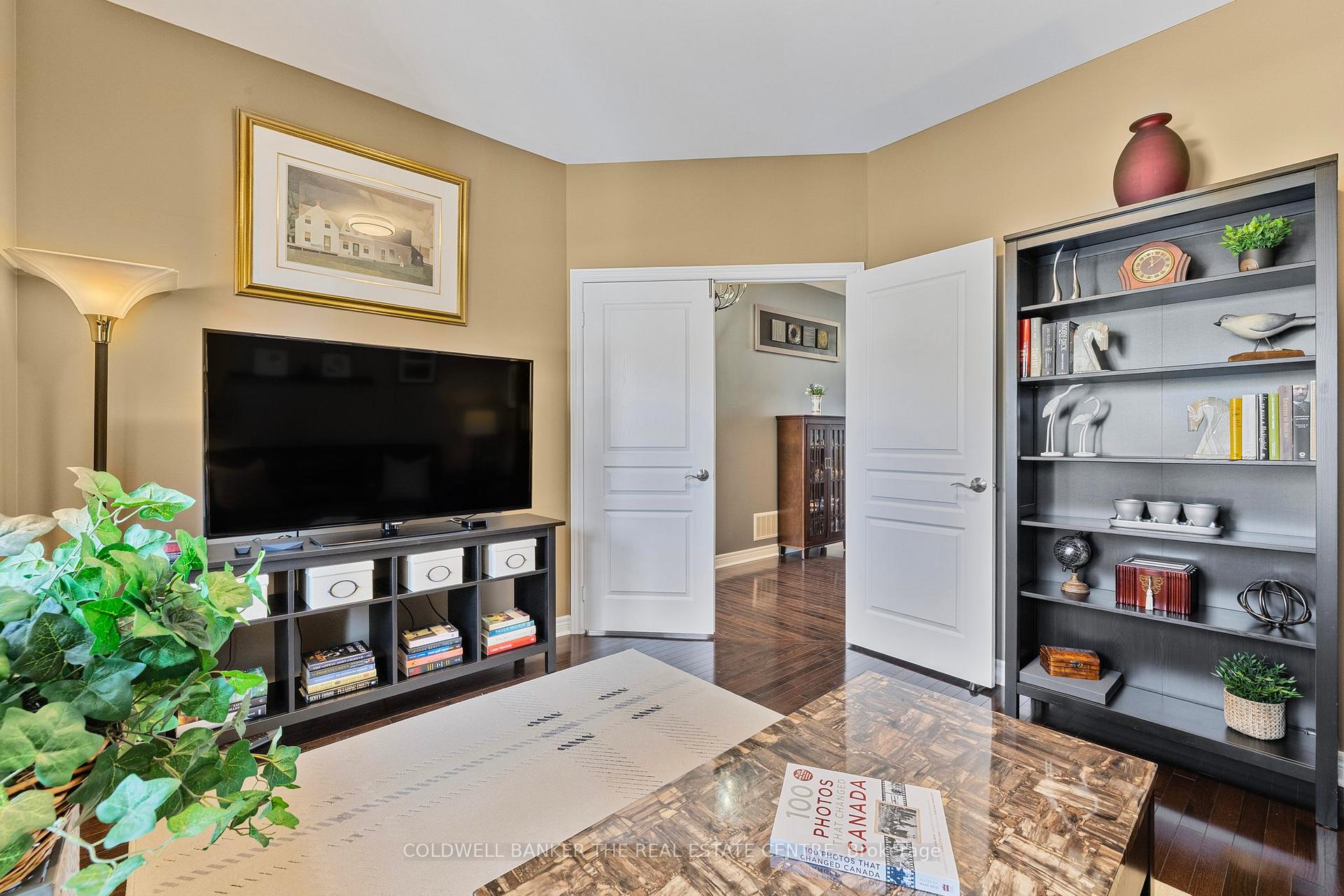 Photo 5 of 180 Tonner Crescent, Aurora, Bayview Northeast — HOMEH