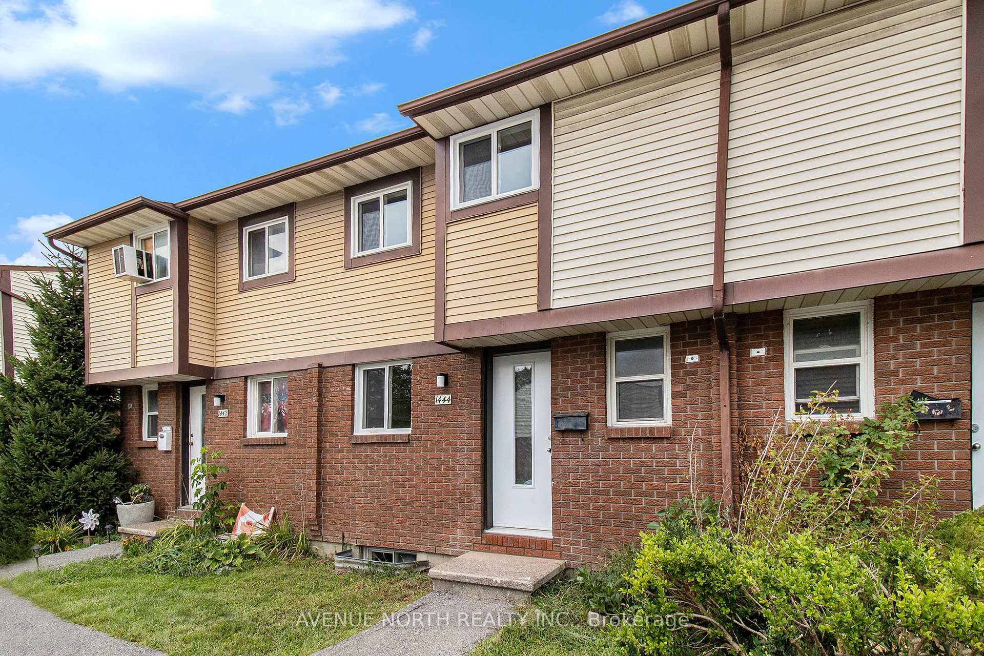 Photo 1 of 1404 Foxwell Street E, Ottawa, Pineview — HOMEH