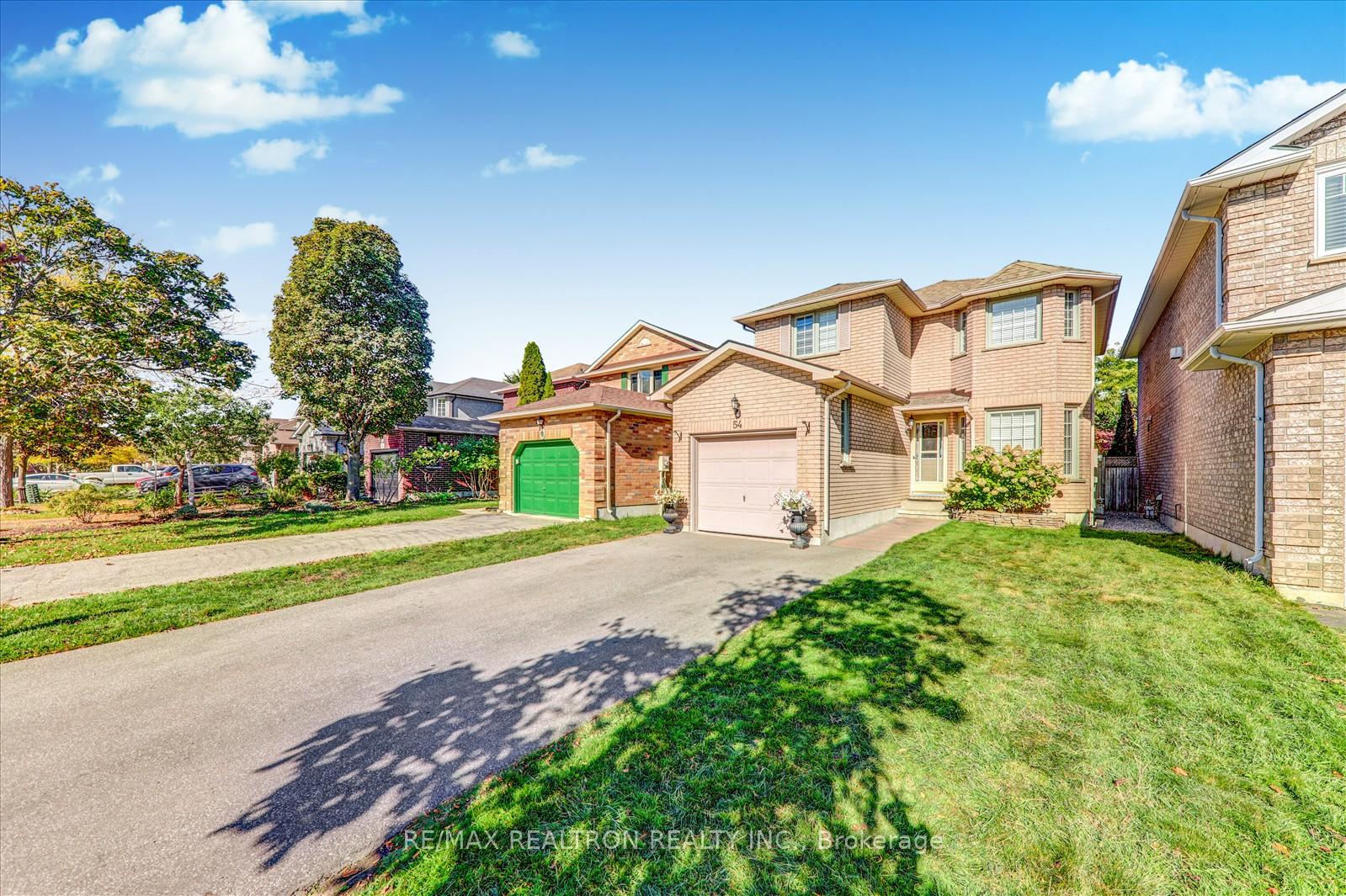 Photo 5 of 54 Stagemaster Crescent, Clarington, Courtice — HOMEH