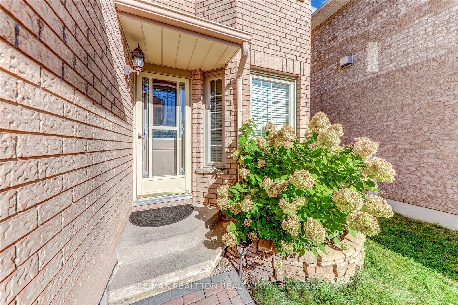 Photo 7 of 54 Stagemaster Crescent, Clarington, Courtice — HOMEH