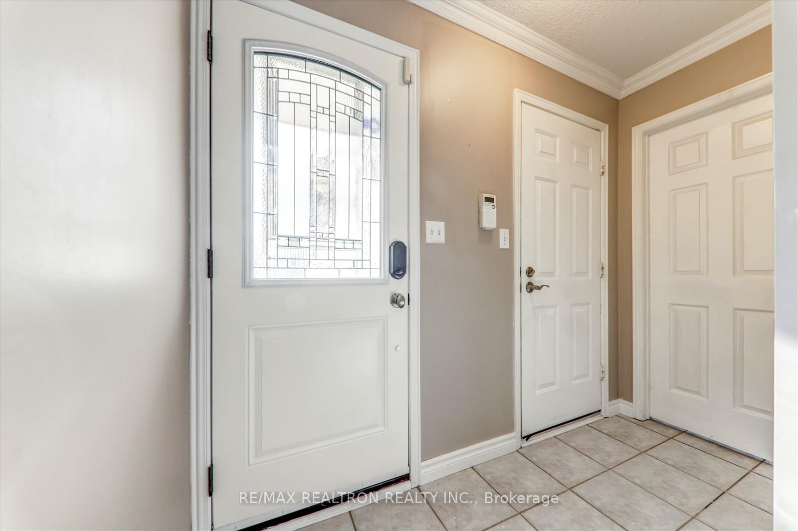 Photo 8 of 54 Stagemaster Crescent, Clarington, Courtice — HOMEH