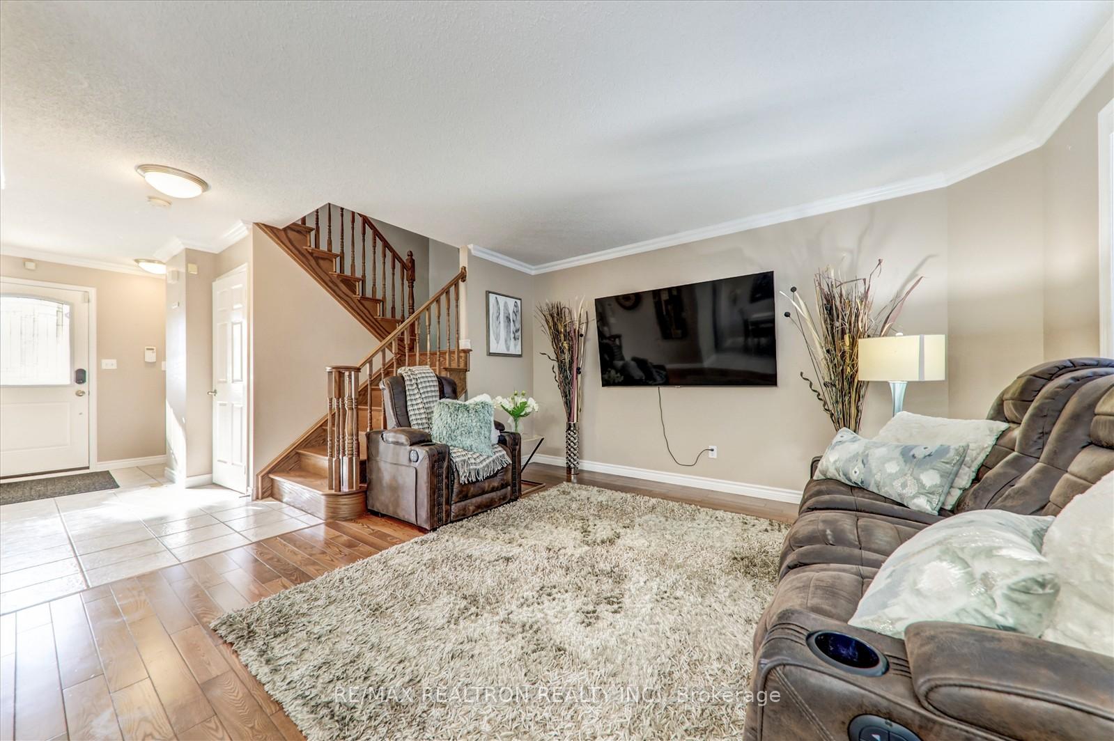 Photo 9 of 54 Stagemaster Crescent, Clarington, Courtice — HOMEH