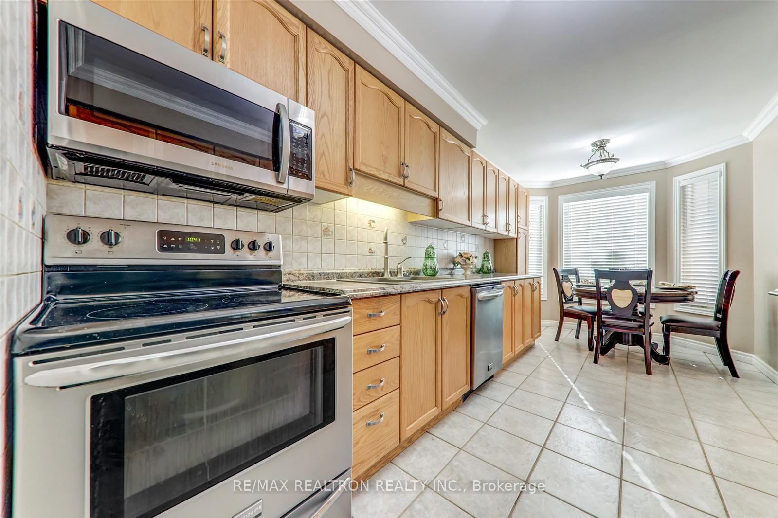 Photo 12 of 54 Stagemaster Crescent, Clarington, Courtice — HOMEH