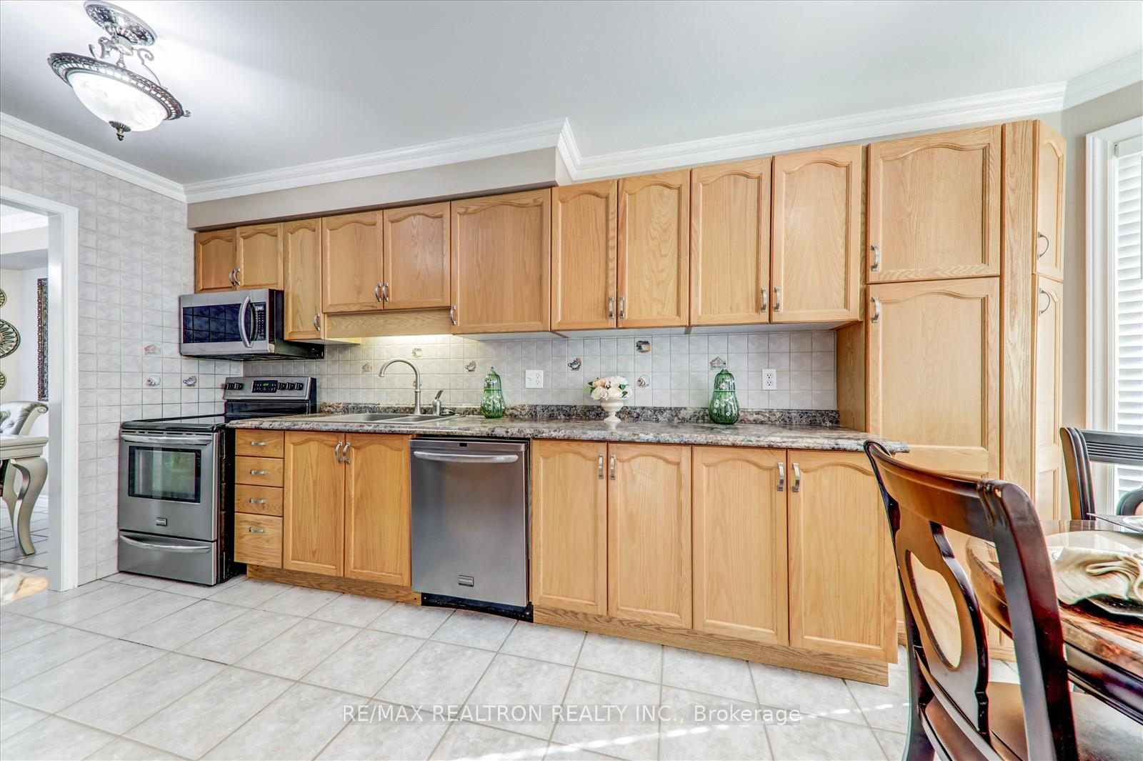 Photo 27 of 54 Stagemaster Crescent, Clarington, Courtice — HOMEH