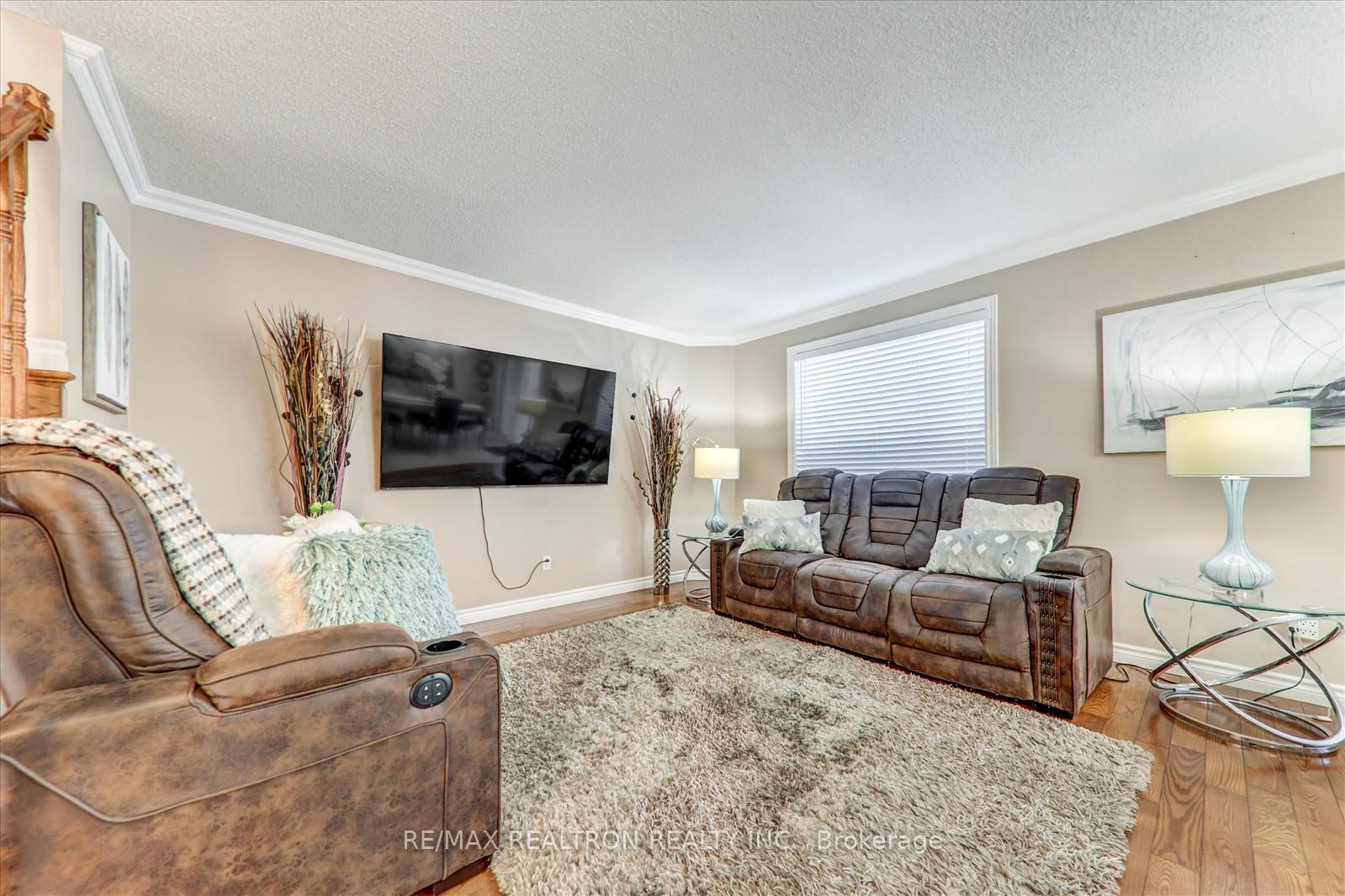 Photo 32 of 54 Stagemaster Crescent, Clarington, Courtice — HOMEH