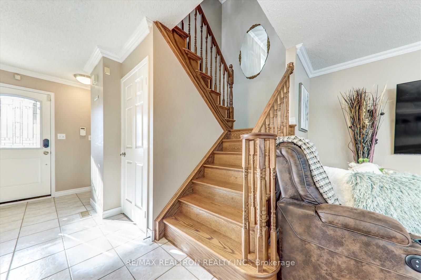 Photo 33 of 54 Stagemaster Crescent, Clarington, Courtice — HOMEH