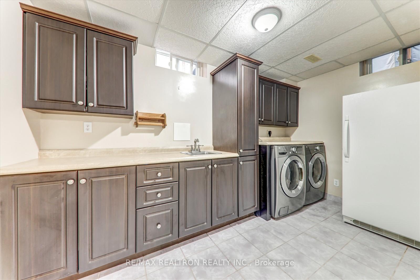 Photo 35 of 54 Stagemaster Crescent, Clarington, Courtice — HOMEH