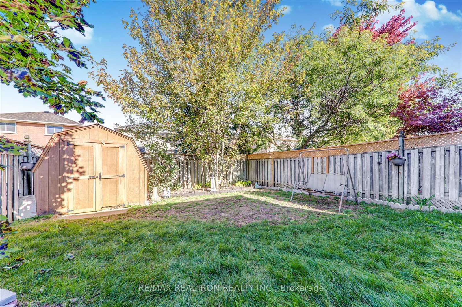 Photo 39 of 54 Stagemaster Crescent, Clarington, Courtice — HOMEH
