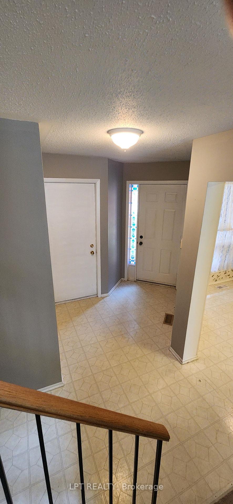 Photo 4 of 148 Pickwick Drive, Ottawa, Barrhaven - Cedargrove/Fraserdale — HOMEH
