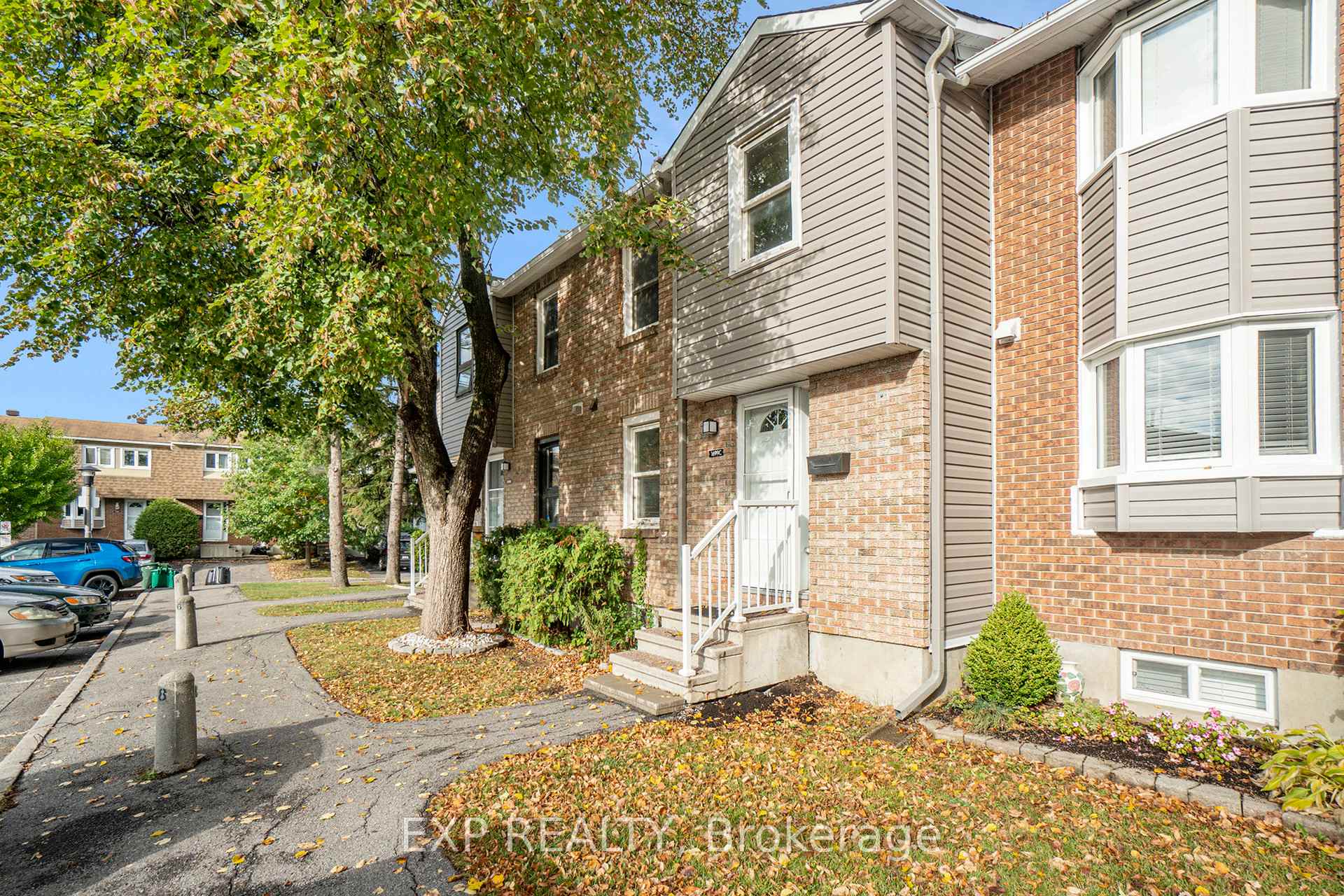 Photo 2 of Unit C, 1699C Lamoureux Drive, Ottawa, Queenswood Heights South — HOMEH