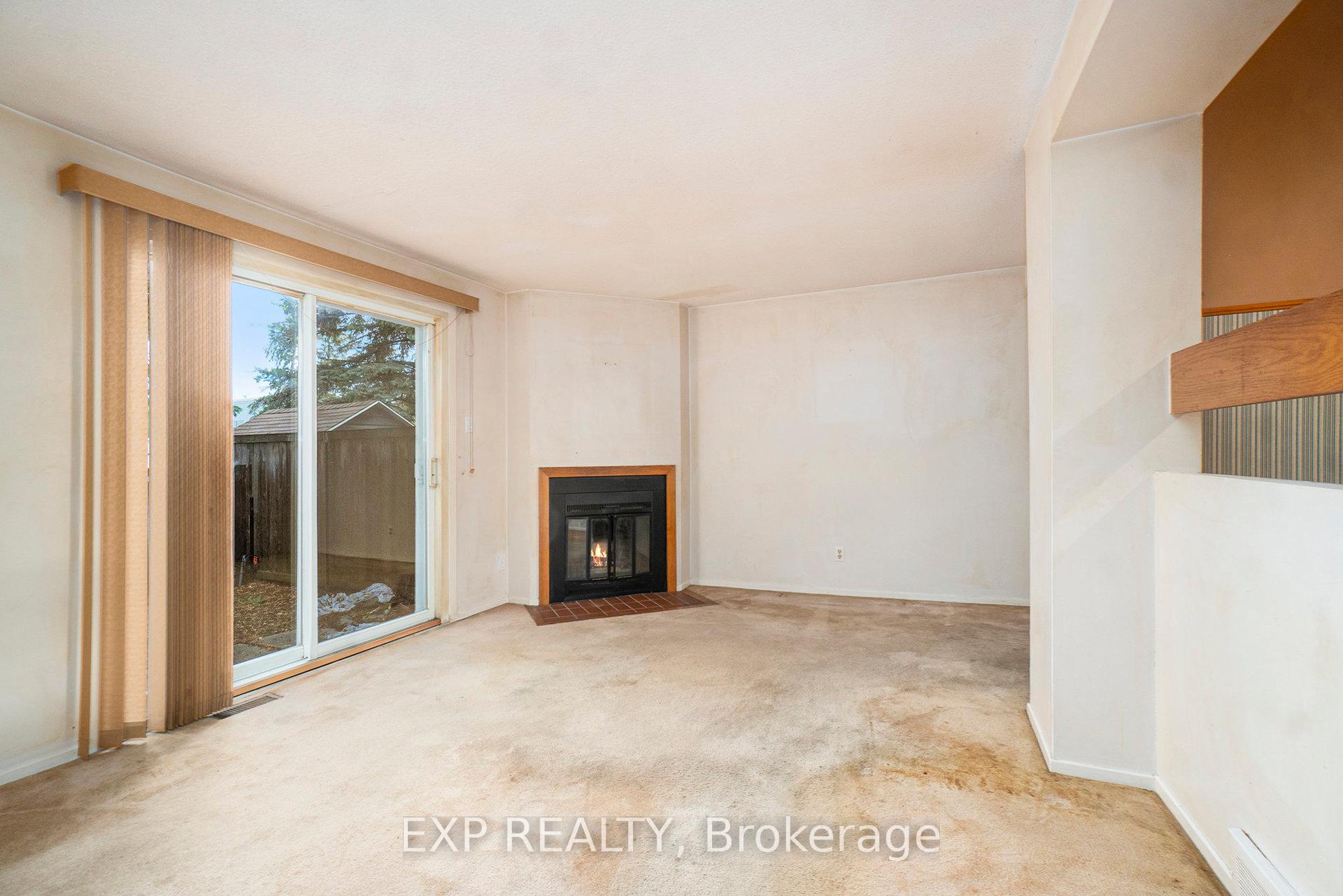 Photo 3 of Unit C, 1699C Lamoureux Drive, Ottawa, Queenswood Heights South — HOMEH