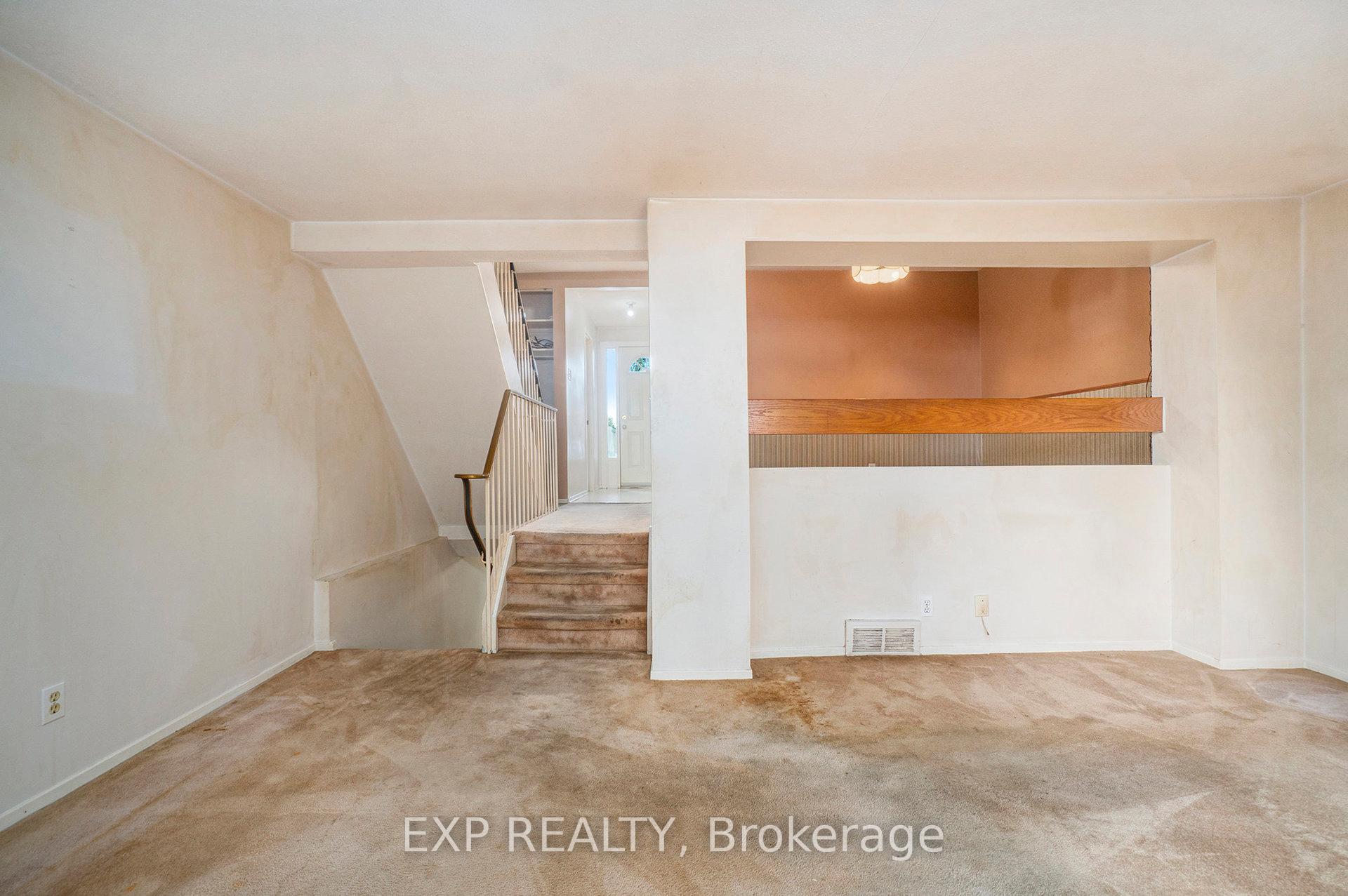 Photo 6 of Unit C, 1699C Lamoureux Drive, Ottawa, Queenswood Heights South — HOMEH