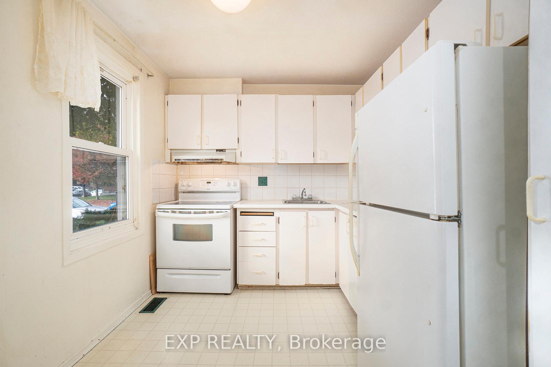Photo 10 of Unit C, 1699C Lamoureux Drive, Ottawa, Queenswood Heights South — HOMEH