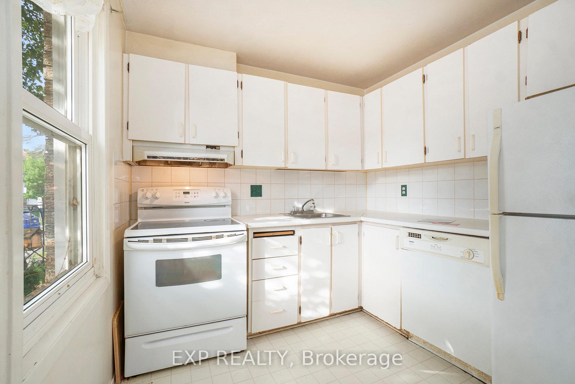 Photo 11 of Unit C, 1699C Lamoureux Drive, Ottawa, Queenswood Heights South — HOMEH