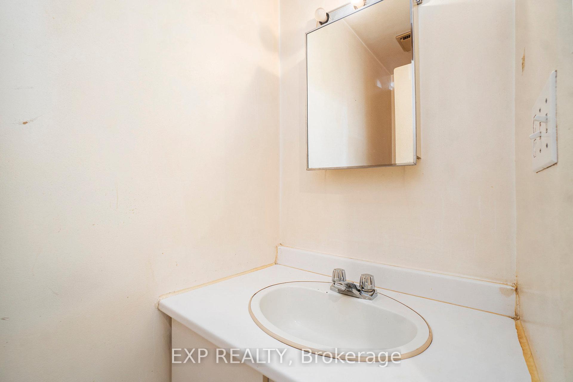 Photo 12 of Unit C, 1699C Lamoureux Drive, Ottawa, Queenswood Heights South — HOMEH