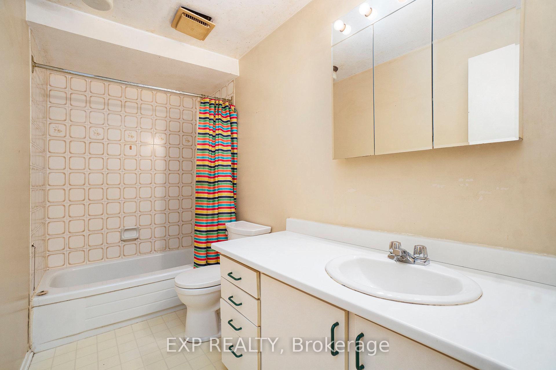 Photo 15 of Unit C, 1699C Lamoureux Drive, Ottawa, Queenswood Heights South — HOMEH