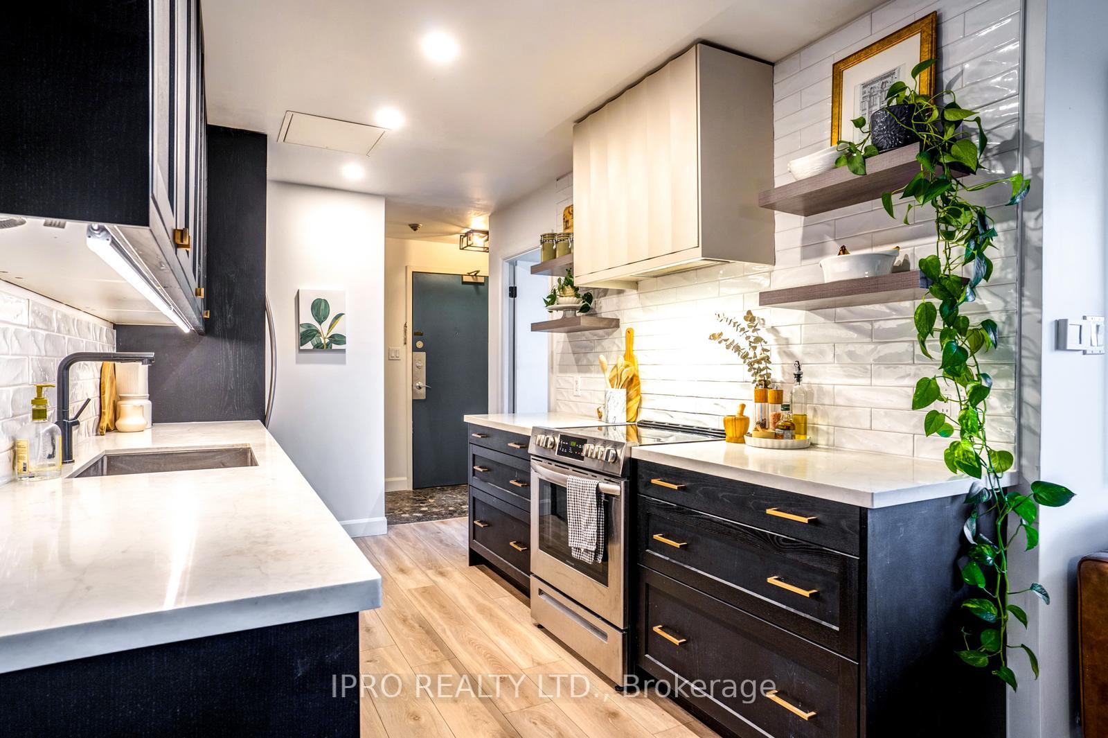 Photo 7 of Unit 211, 300 Coxwell Avenue, Toronto, Greenwood-Coxwell — HOMEH