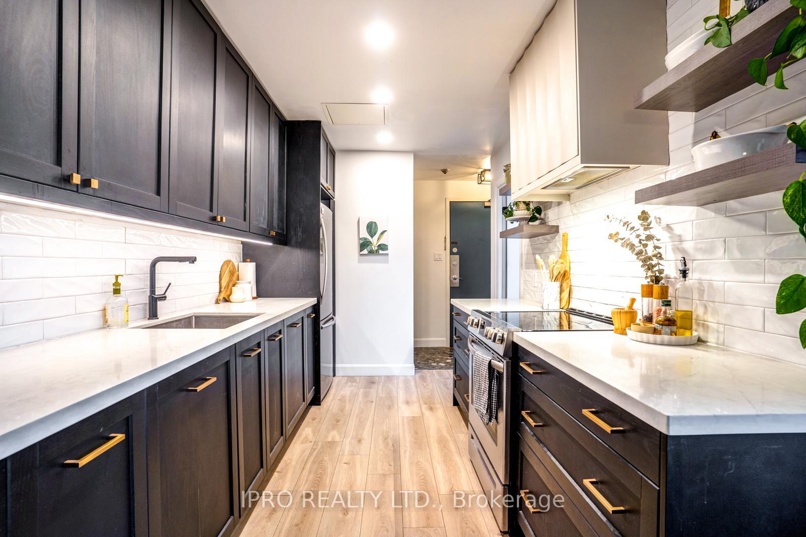 Photo 8 of Unit 211, 300 Coxwell Avenue, Toronto, Greenwood-Coxwell — HOMEH